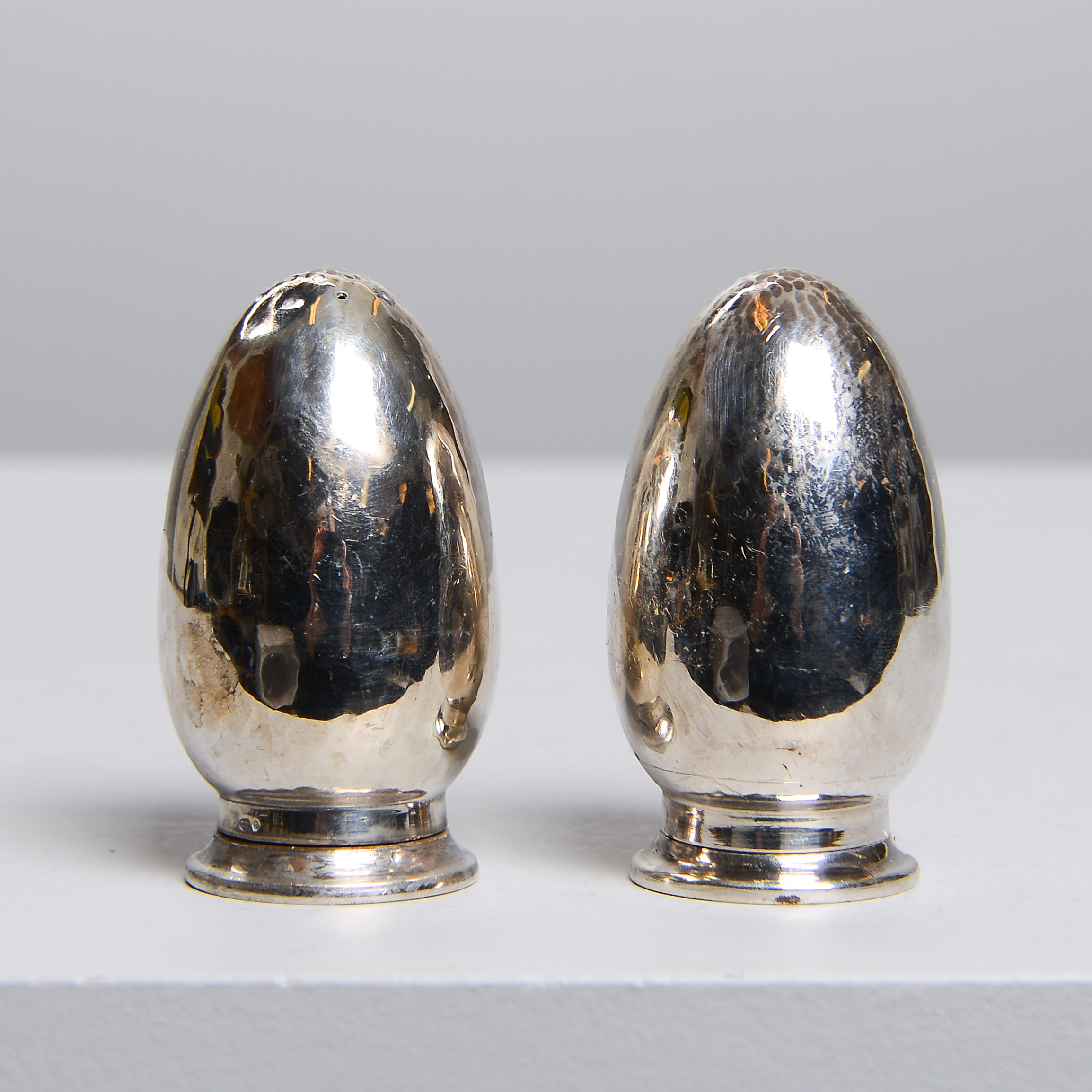 HOLGER RASMUSSEN. Salt & pepparkar, sterlingsilver, Danske Guldsmeders sölvevarefabrik.