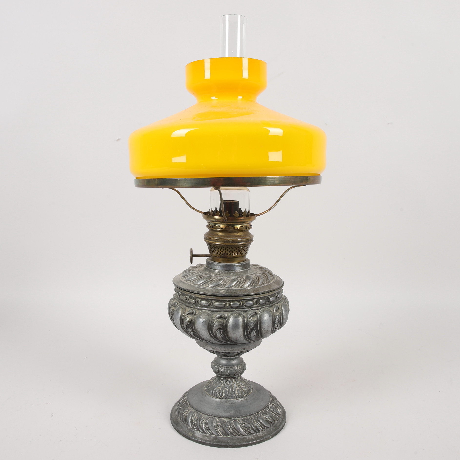 FOTOGENLAMPA, metall och glaskupa, 1800/1900-tal.