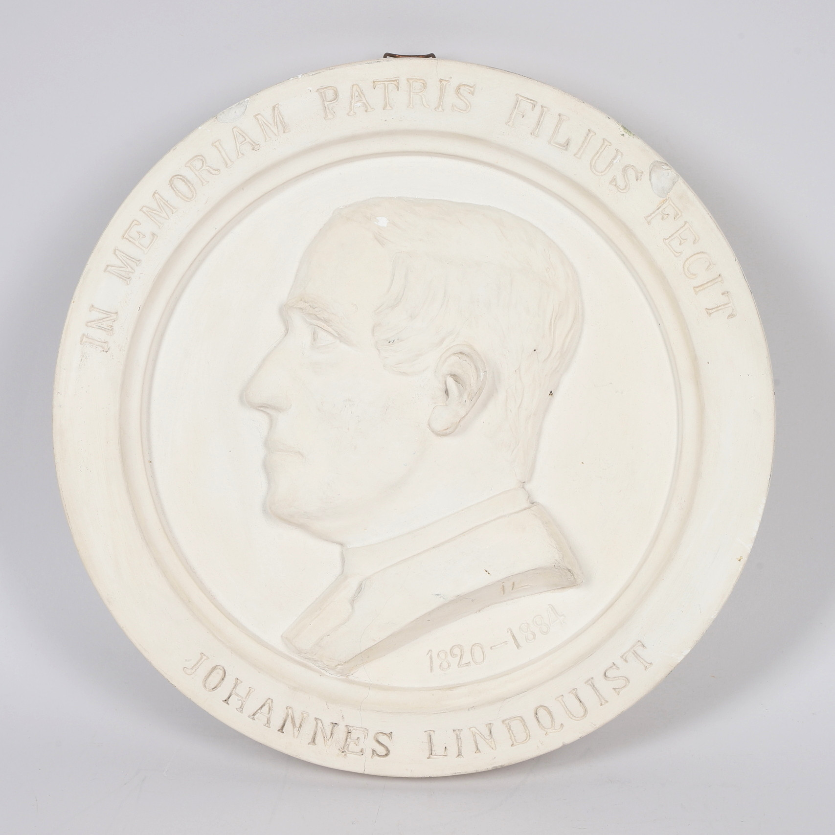 ISAK LINDQUIST. Porträttmedaljong, gips, till minne av sin far, signerad i gjutningen, 1800/1900-tal.