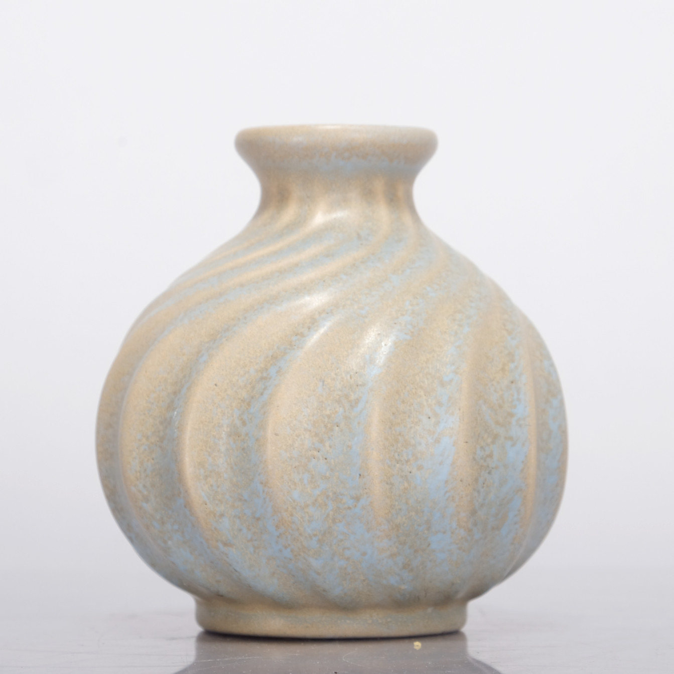 EWALD DAHLSKOG. Vas, fajans, modellnr. D 171/0, Bo Fajans.