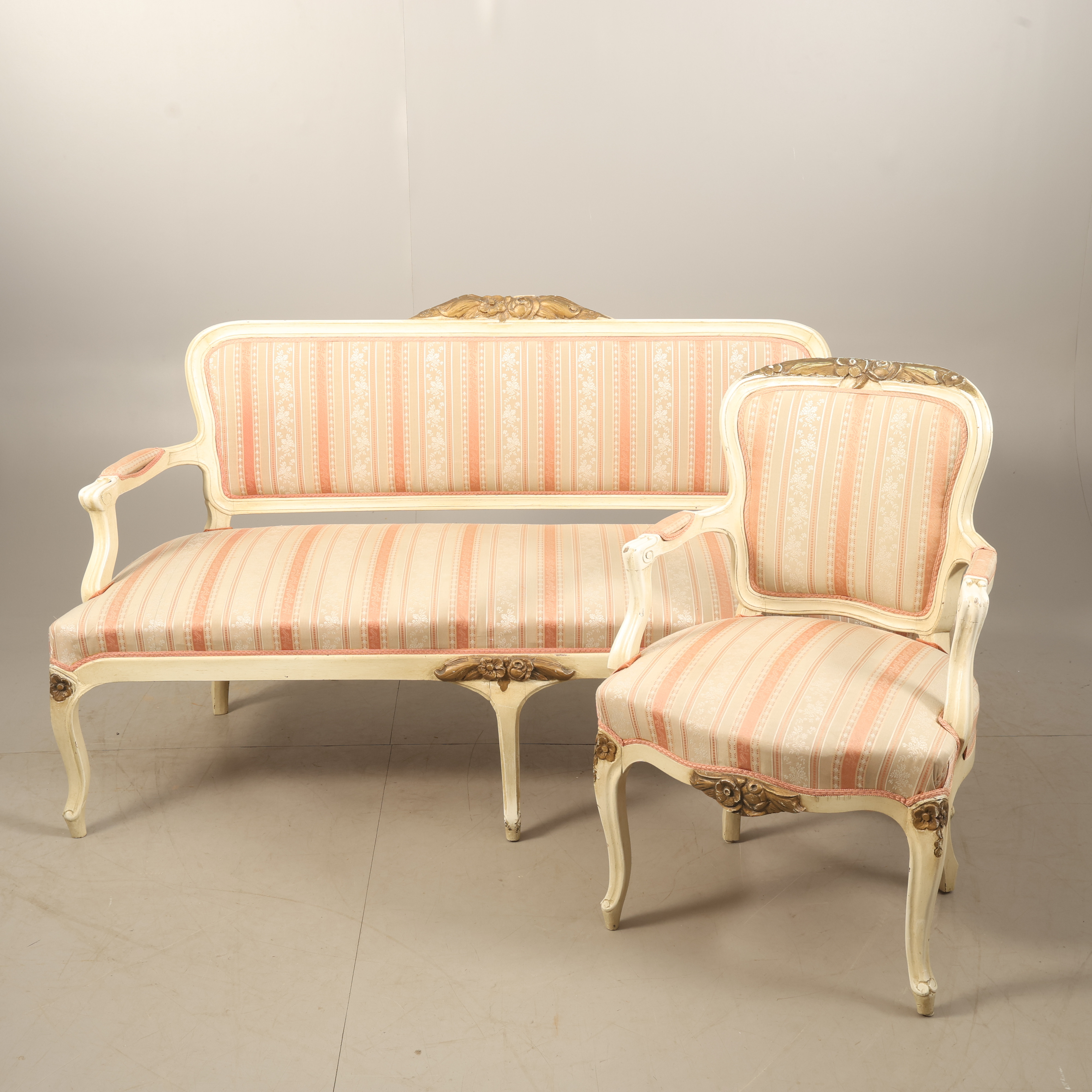 SOFFA samt karmstol, nyrokoko, 1900-talet andra hälft.