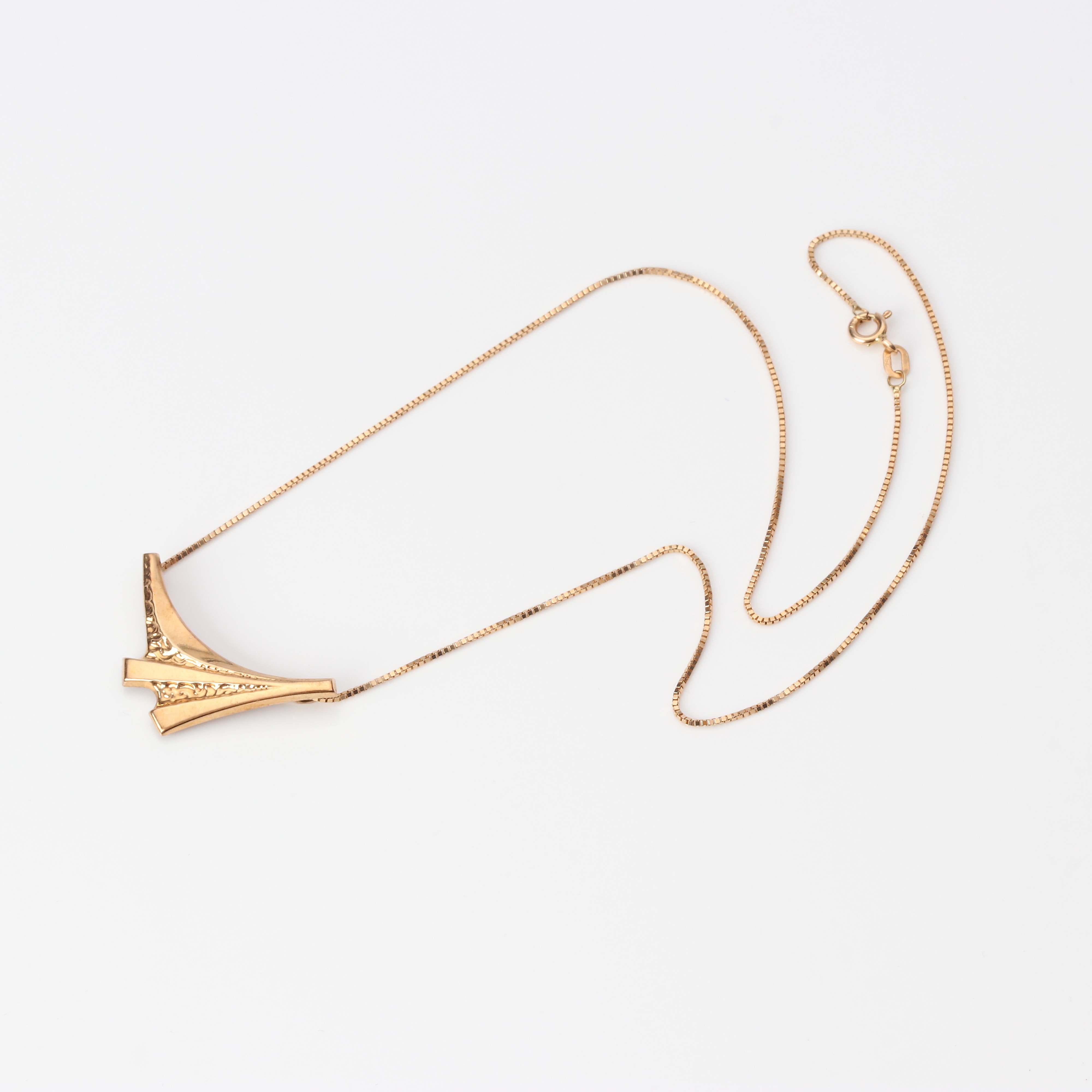 HALSBAND. 18k guld, vikt ca 3,1 gram.