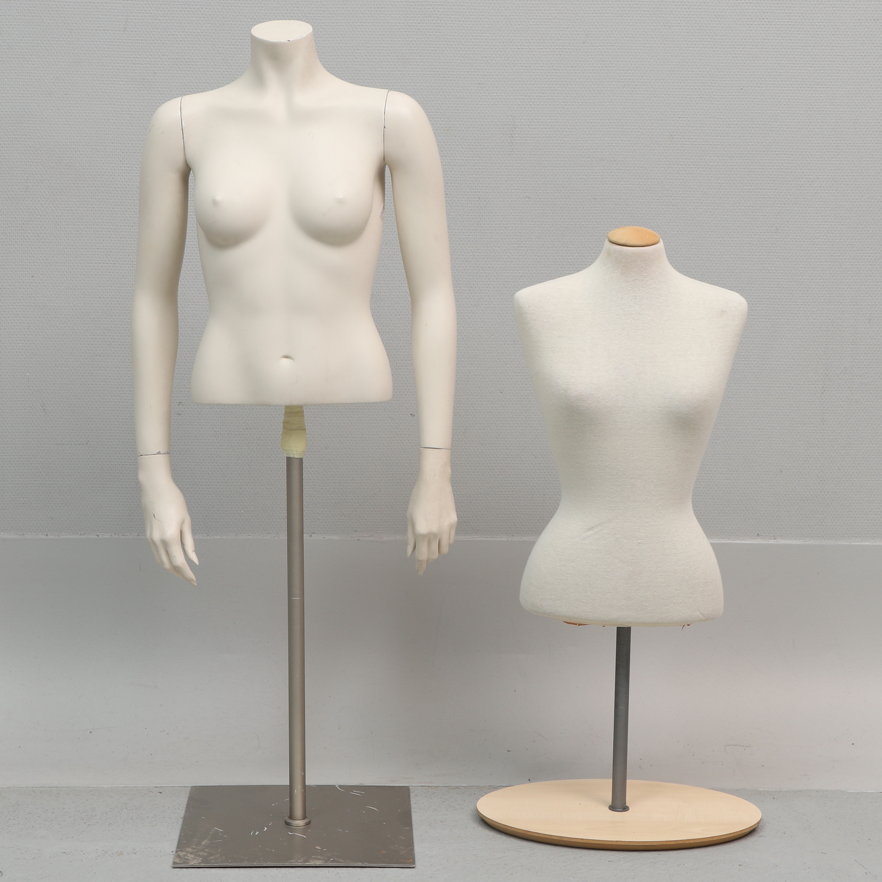 SKYLTDOCKOR, 2 st, bl.a. Hindsgaul.