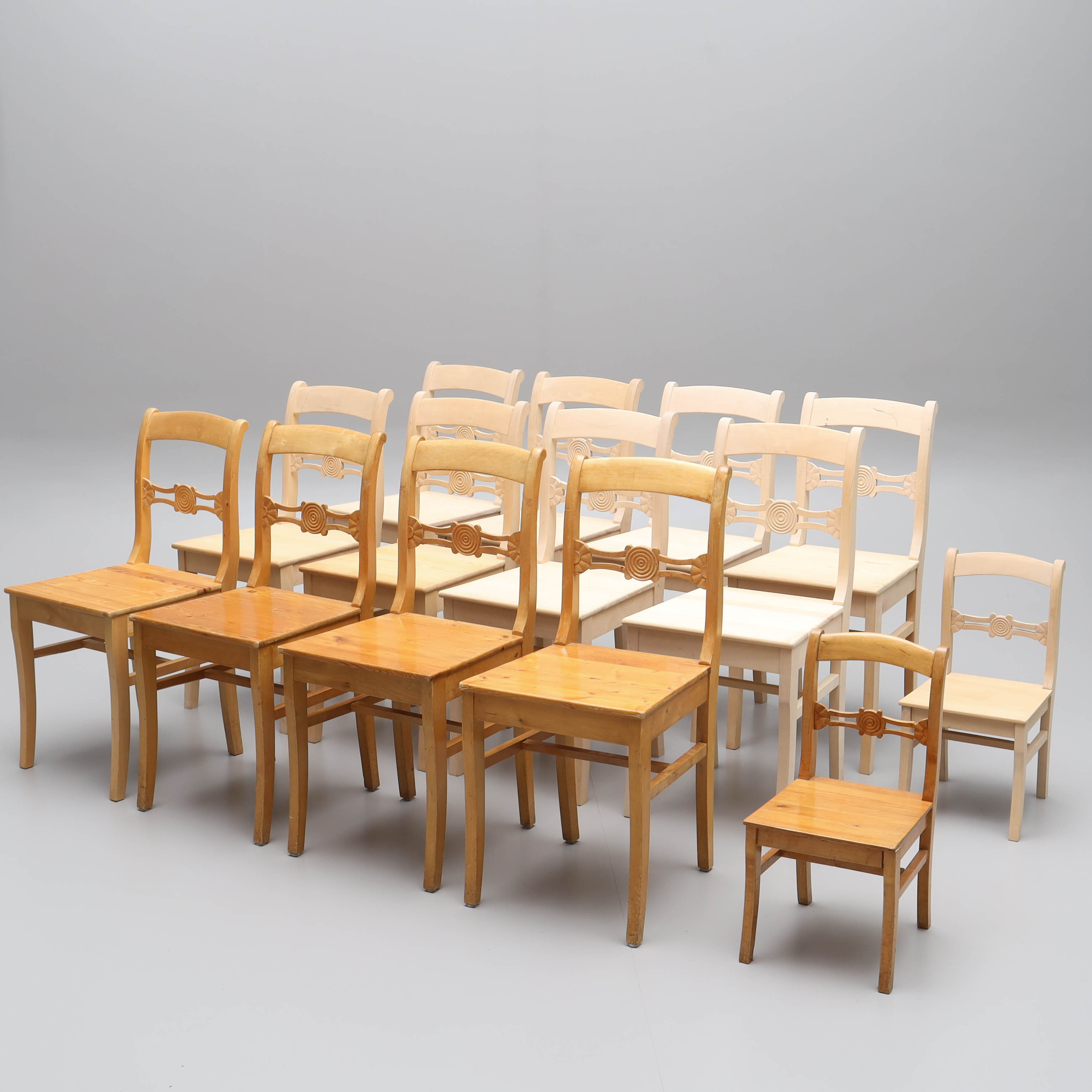 STOLAR, 12+2 st, "Dalslandsstolen", tillverkade i Dalsland, daterade 1994.