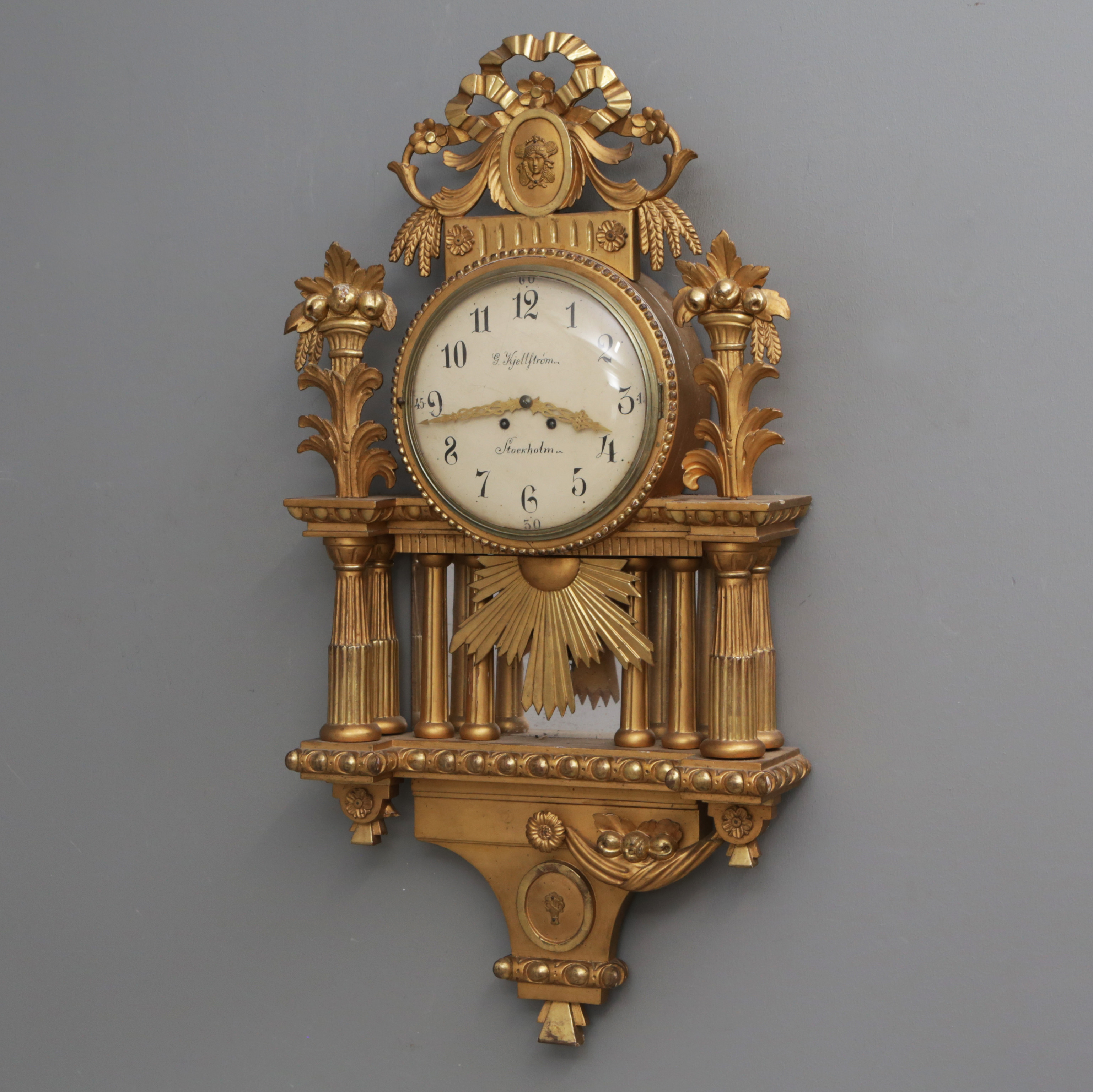 VÄGGUR, sengustaviskt, urtavlan märkt G Kjellström, Stockholm. sekelskiftet 1800.