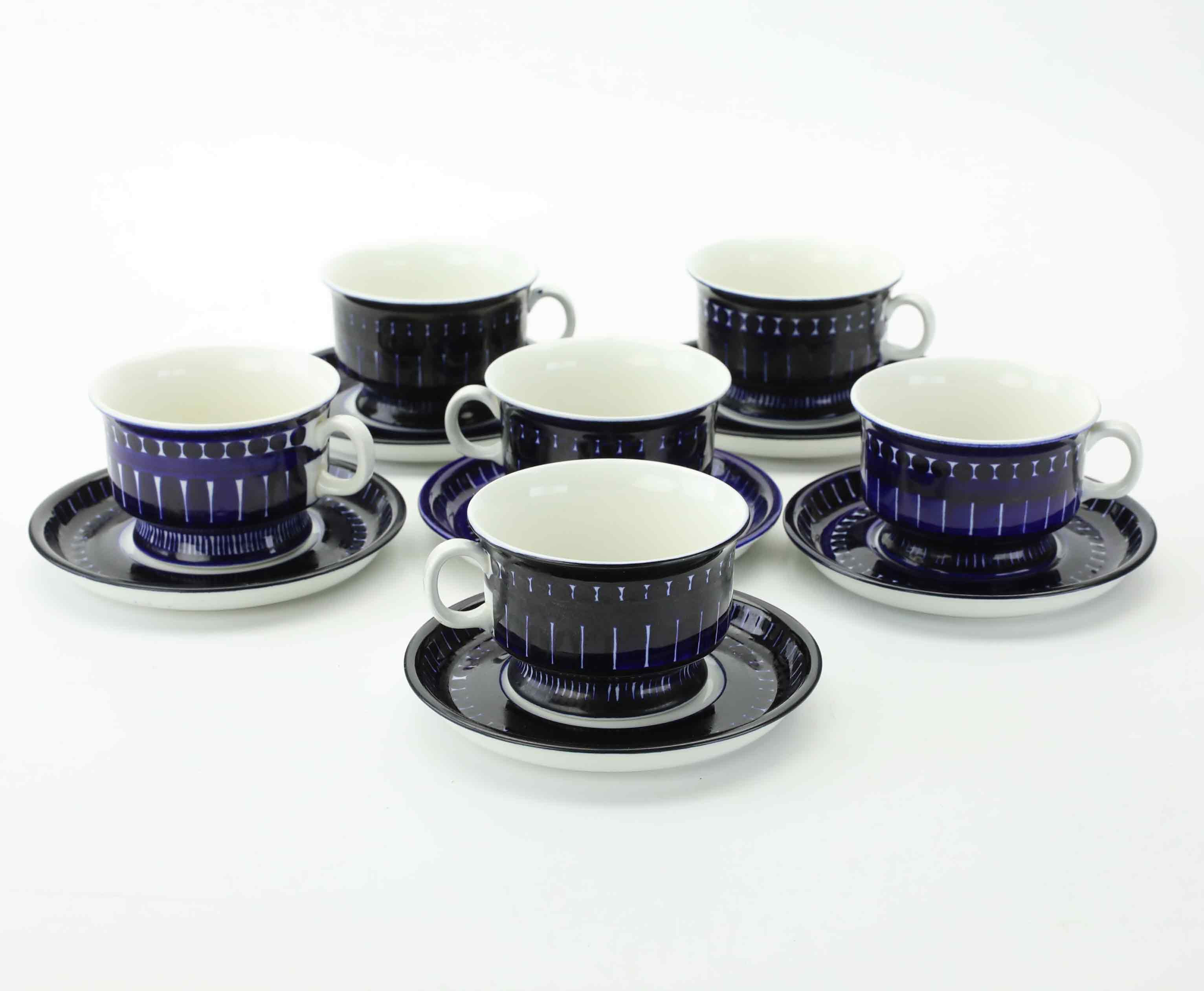 ULLA PROCOPÉ. Kaffekoppar och fat, 12 delar, "Valencia", Arabia, Finland, 1960-tal.