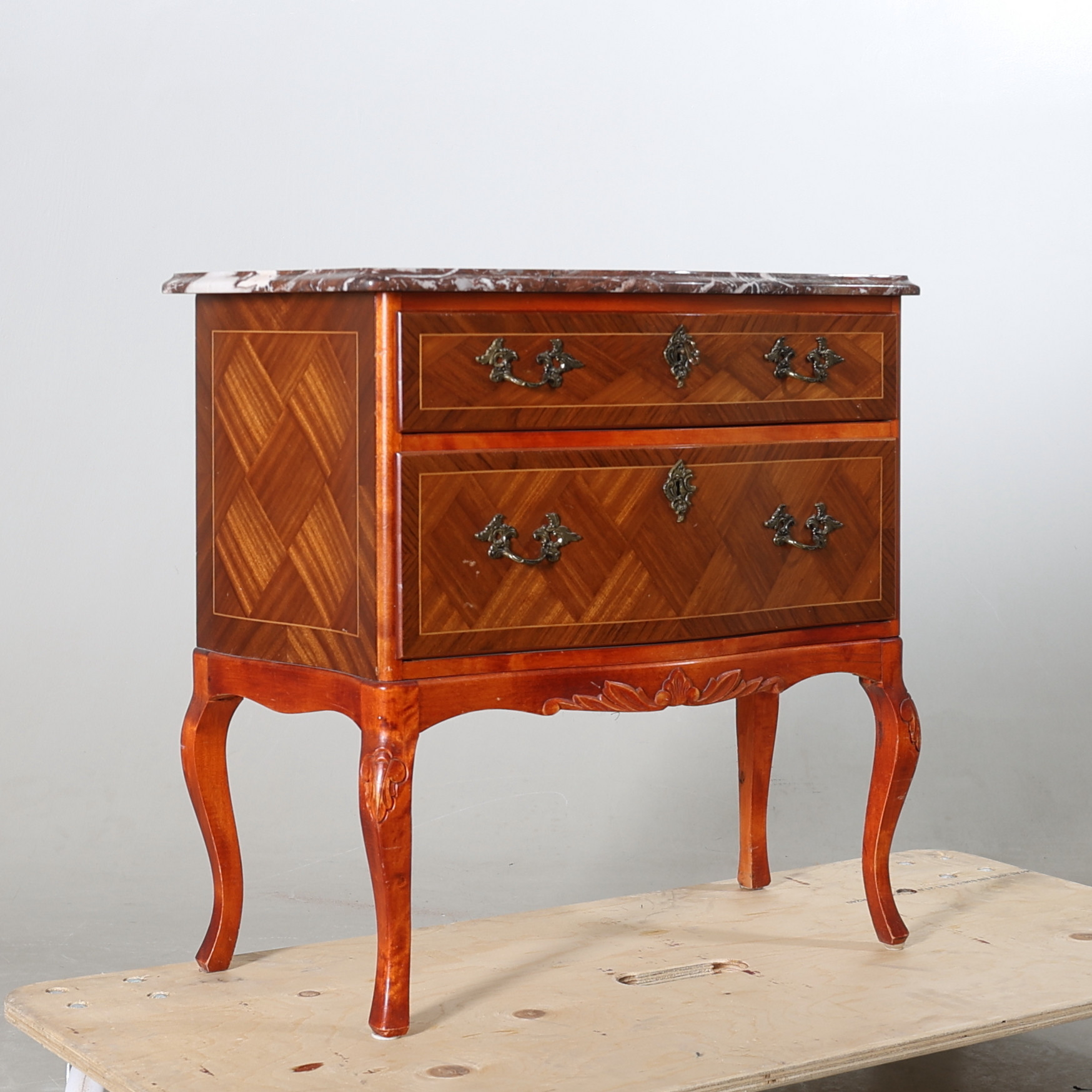 BYRÅ, rokoko-stil, 1900-tal.