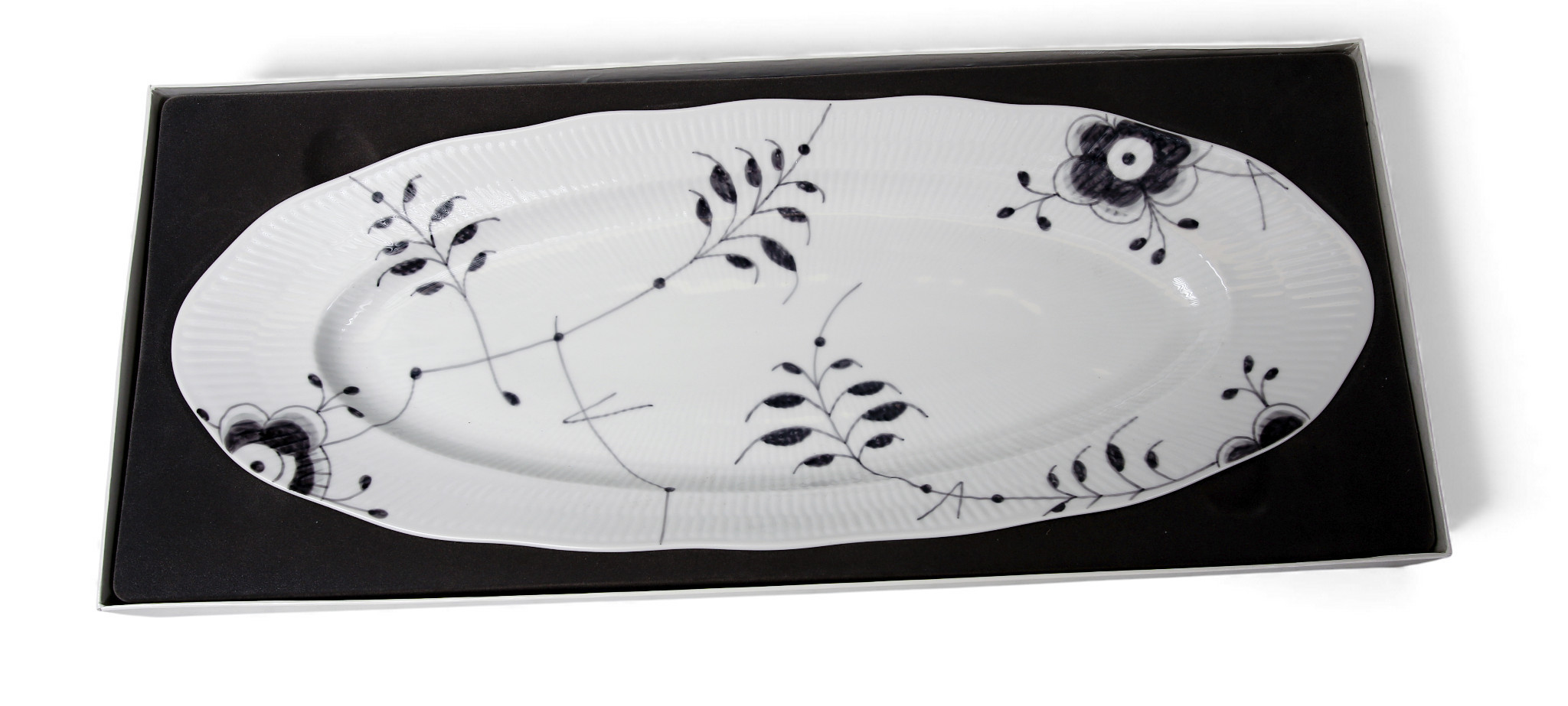 STORT FISKFAT, porslin, Musselmalet "black fluted Mega", Royal Copenhagen Danmark.