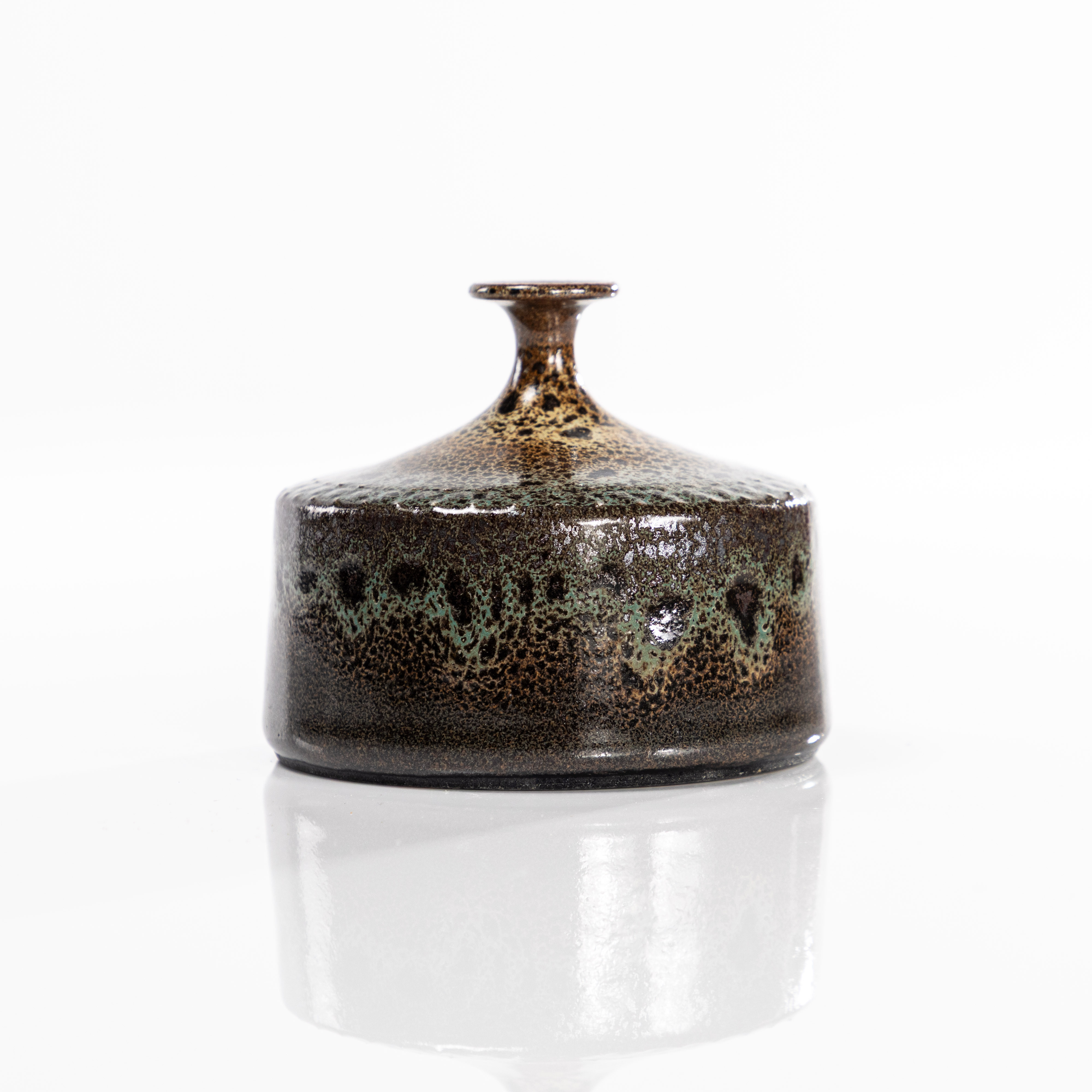 YNGVE BLIXT. vas, Höganäs, signerad, höjd 7,5 cm.