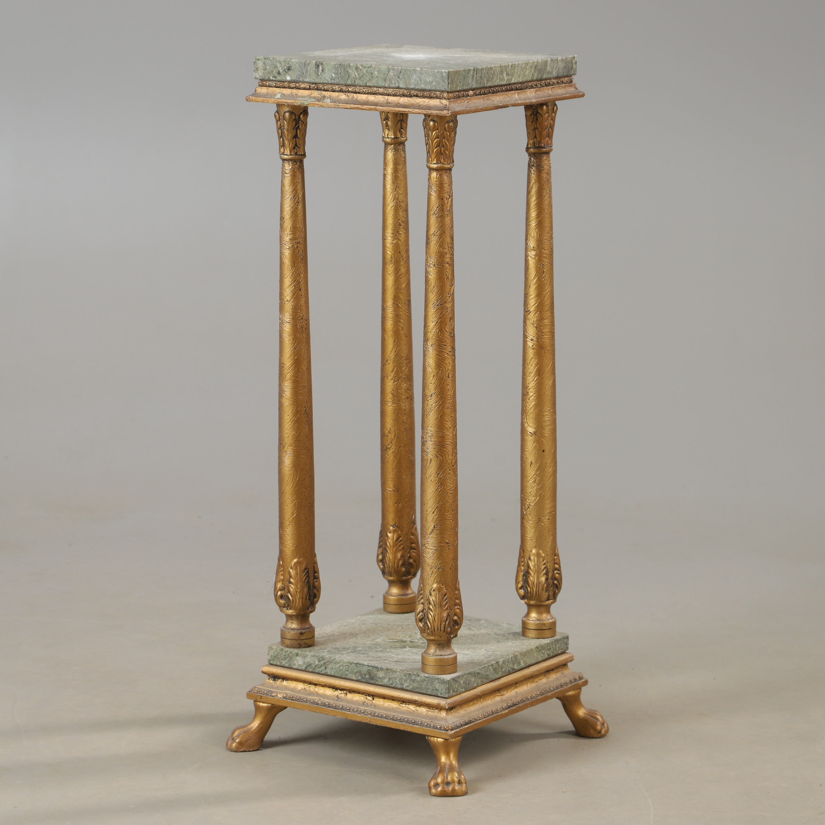 PIEDESTAL, förgylld med stenskiva, 1900-talets andra hälft.