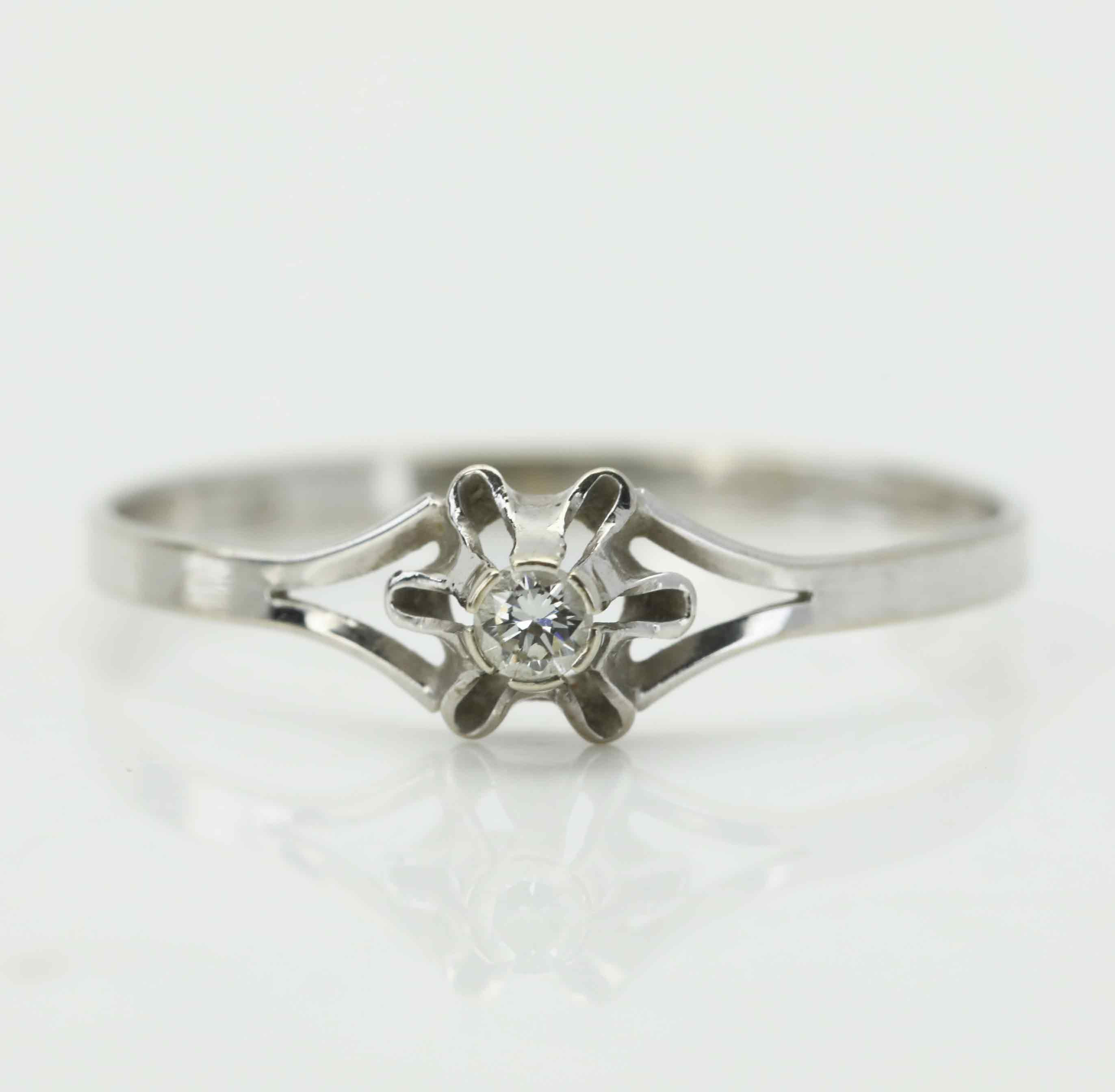 RING, vitguld 18K, vit sten, MLF, Åbo, Finland, 1981.