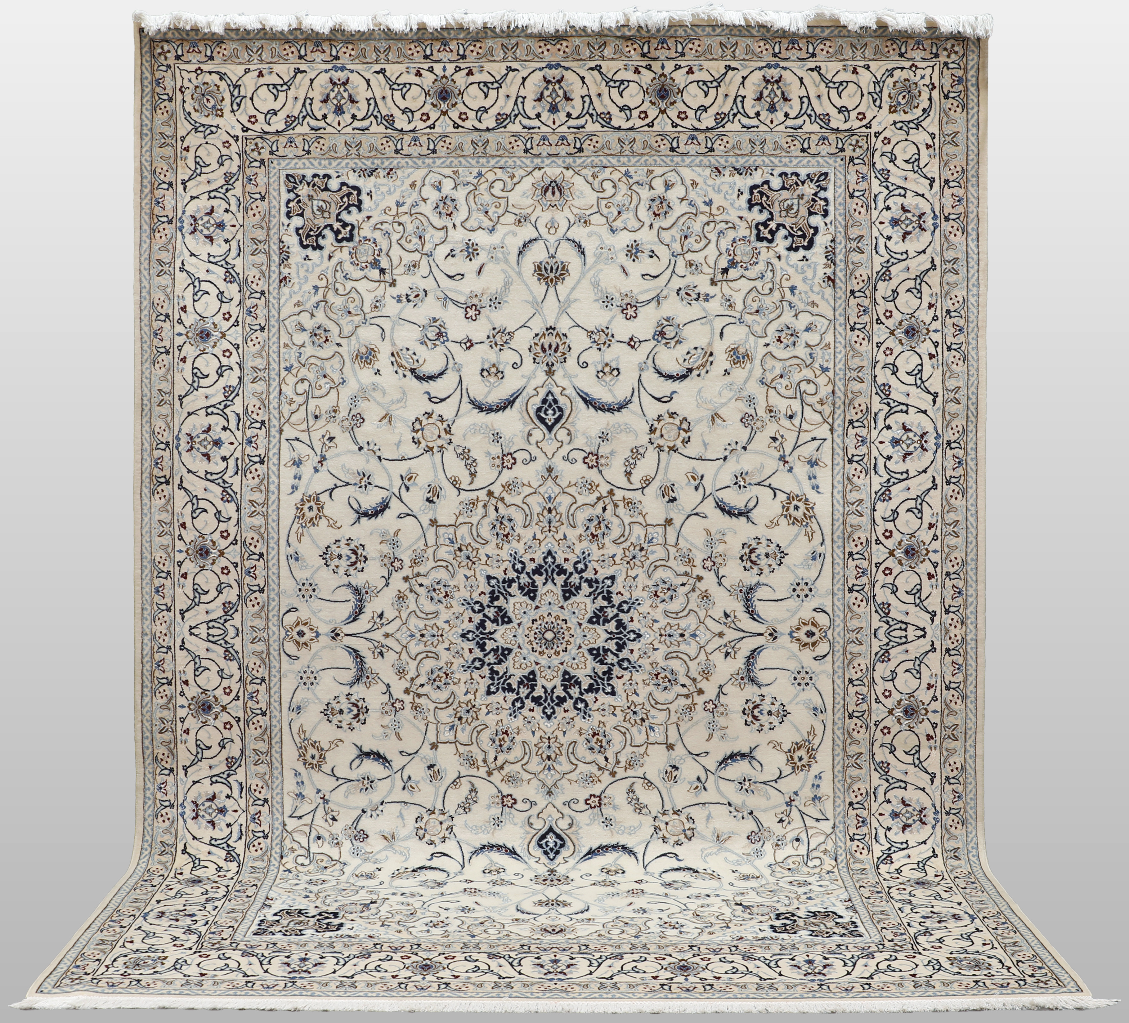 MATTA. Nain s.k 9 LAA med silkesinslag, ca 500.000 knutar/kvm, 355 x 248 cm.