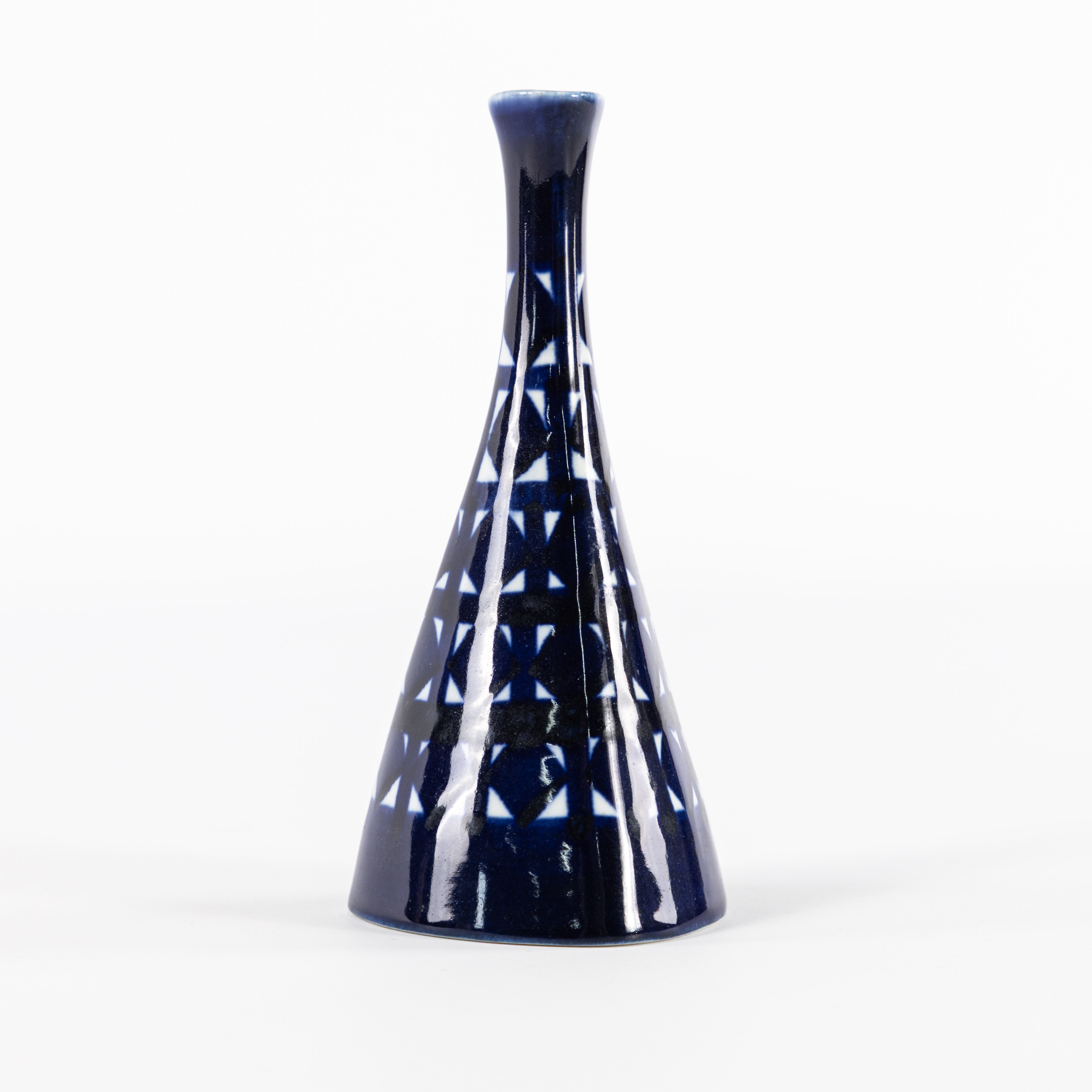 KARIN BJÖRQVIST. vas, "Indigo", signerad, Gustavsberg, höjd 14 cm.