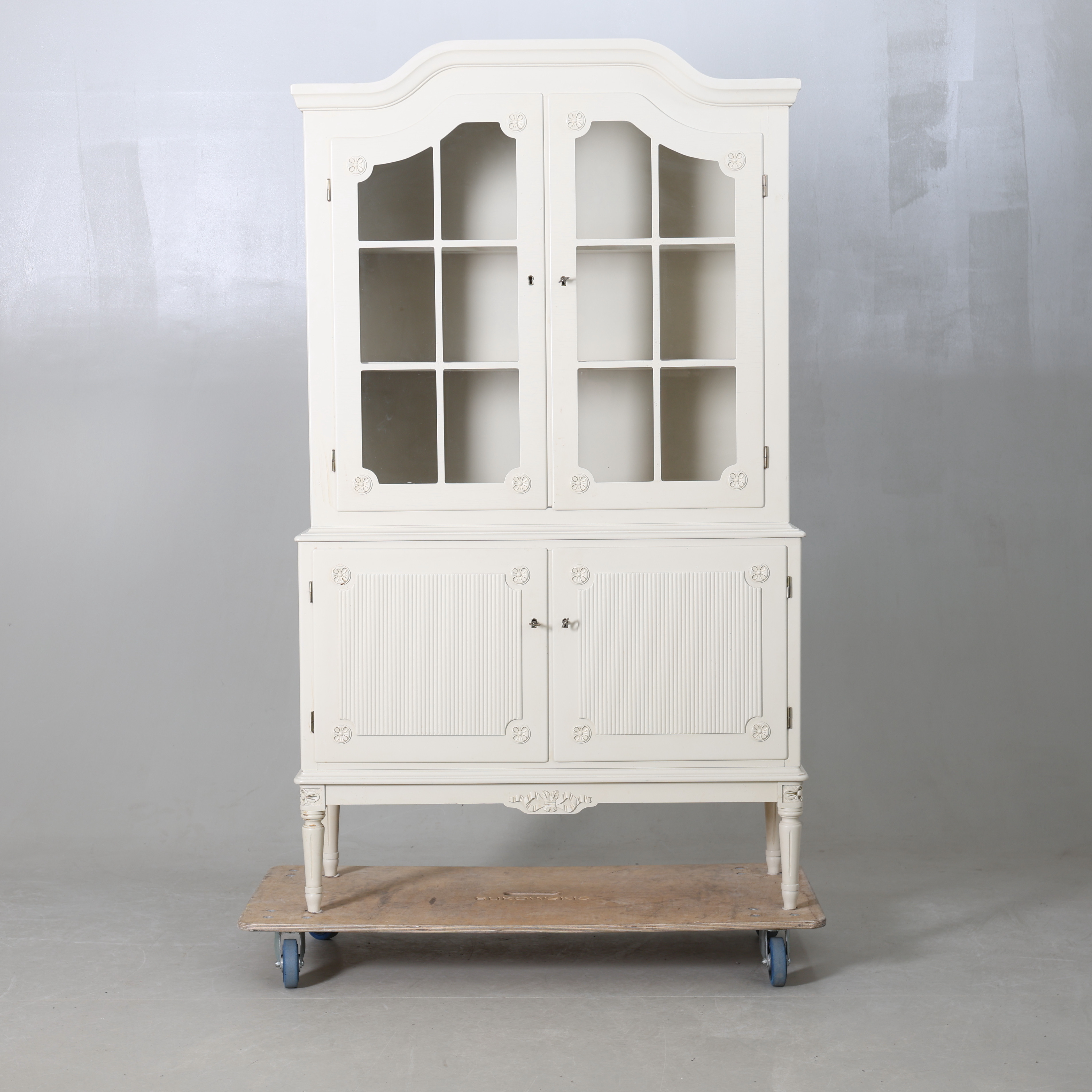 VITRINSKÅP, gustaviansk stil, 1900-talets andra del.