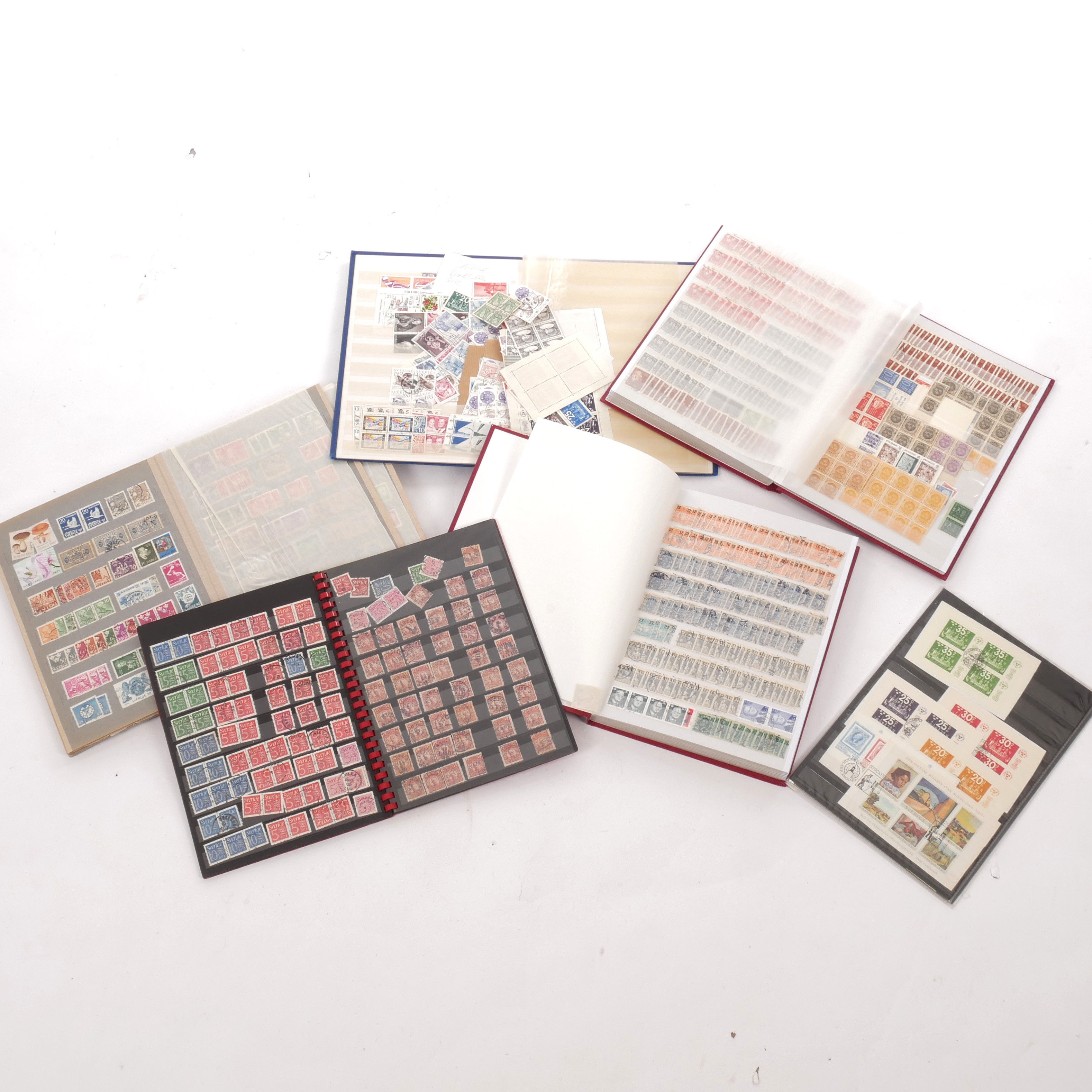 FRIMÄRKSSAMLING, främst Sverige i album.