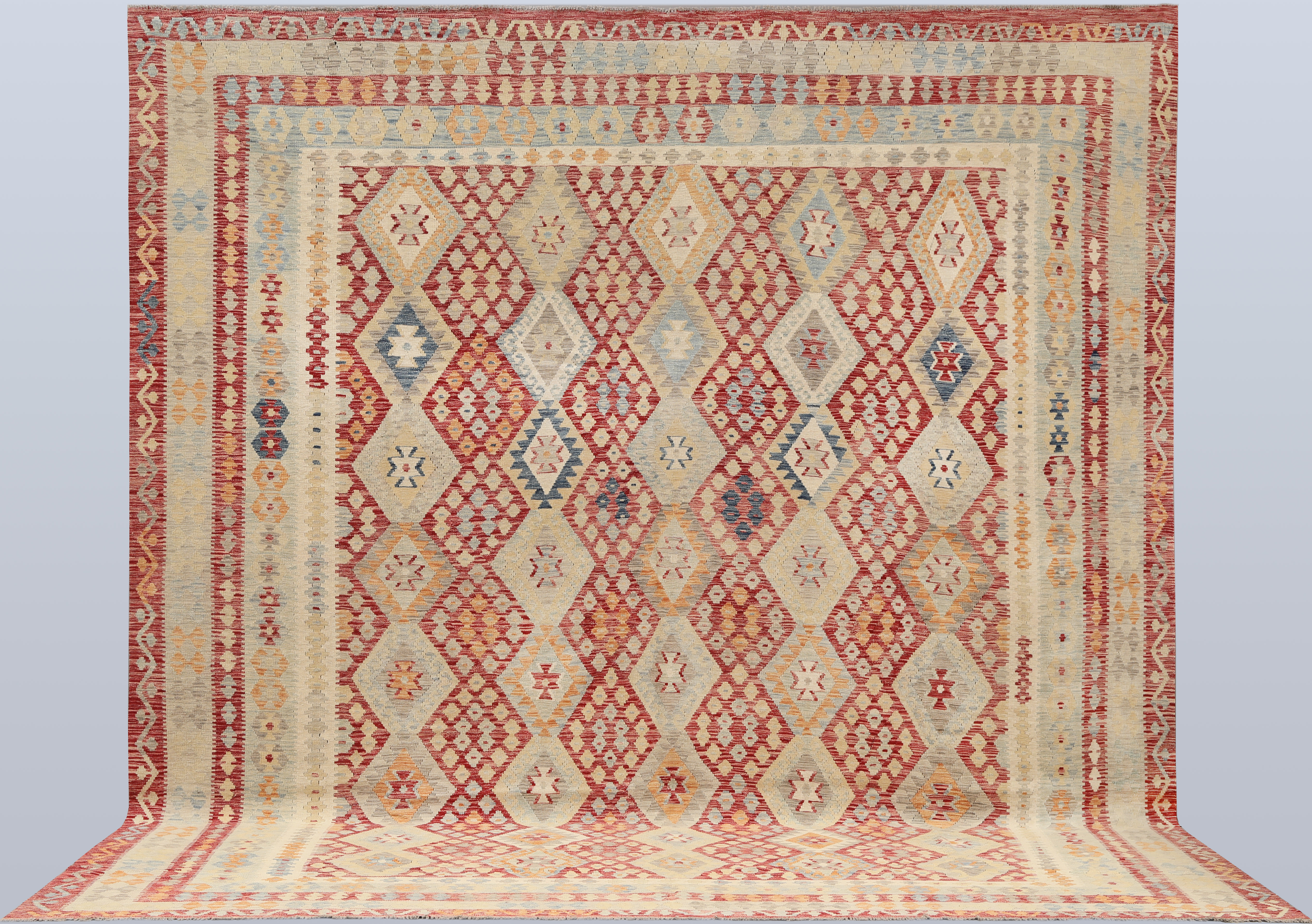 MATTA. Kelim klassisk design, 433 x 369 cm.