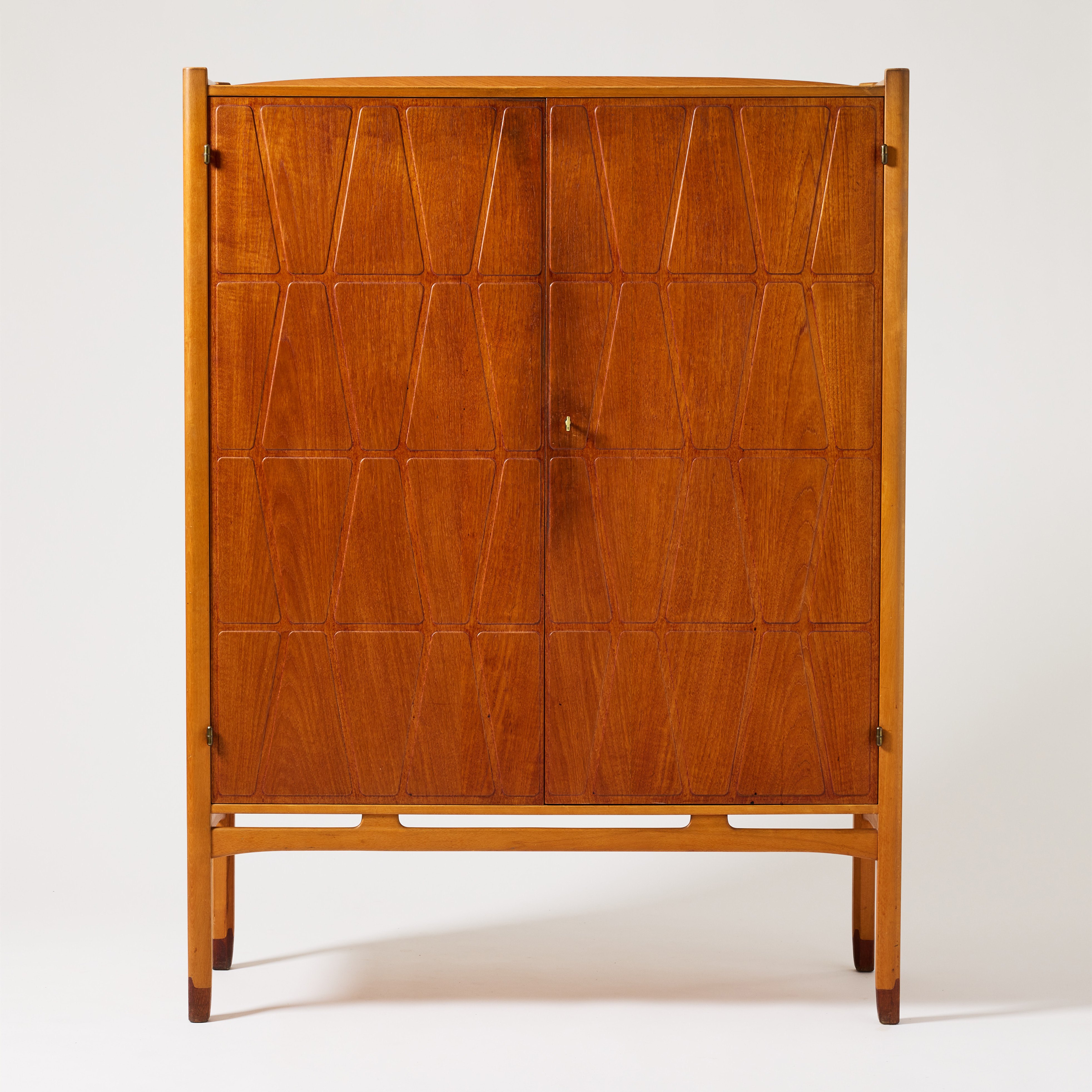 YNGVE EKSTRÖM. "Bangkok", skåp, Westbergs möbler AB, Tranås, 1950-tal, teak och bok.