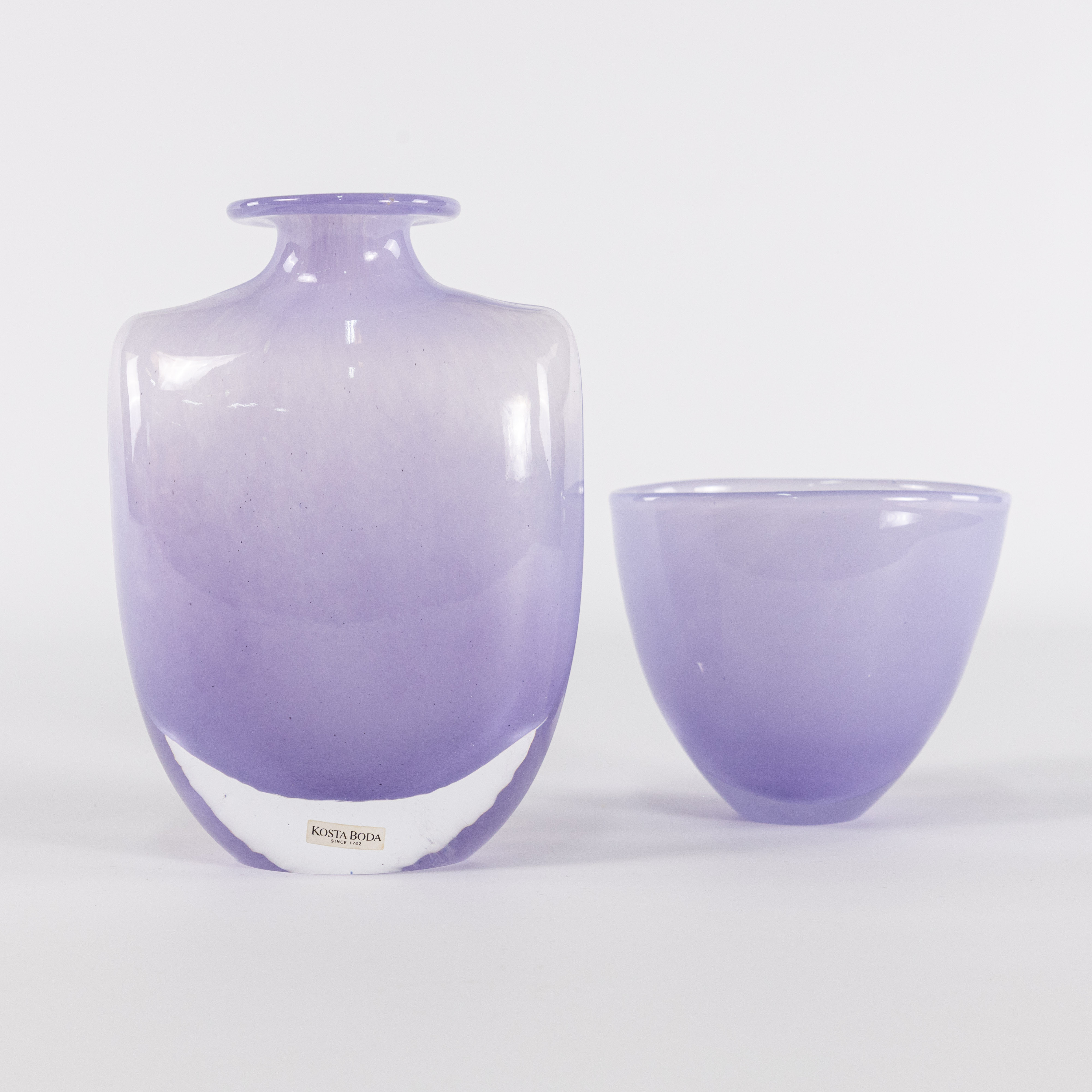 KJELL ENGMAN, vas och skål, Kosta Boda, högsta 18 cm.