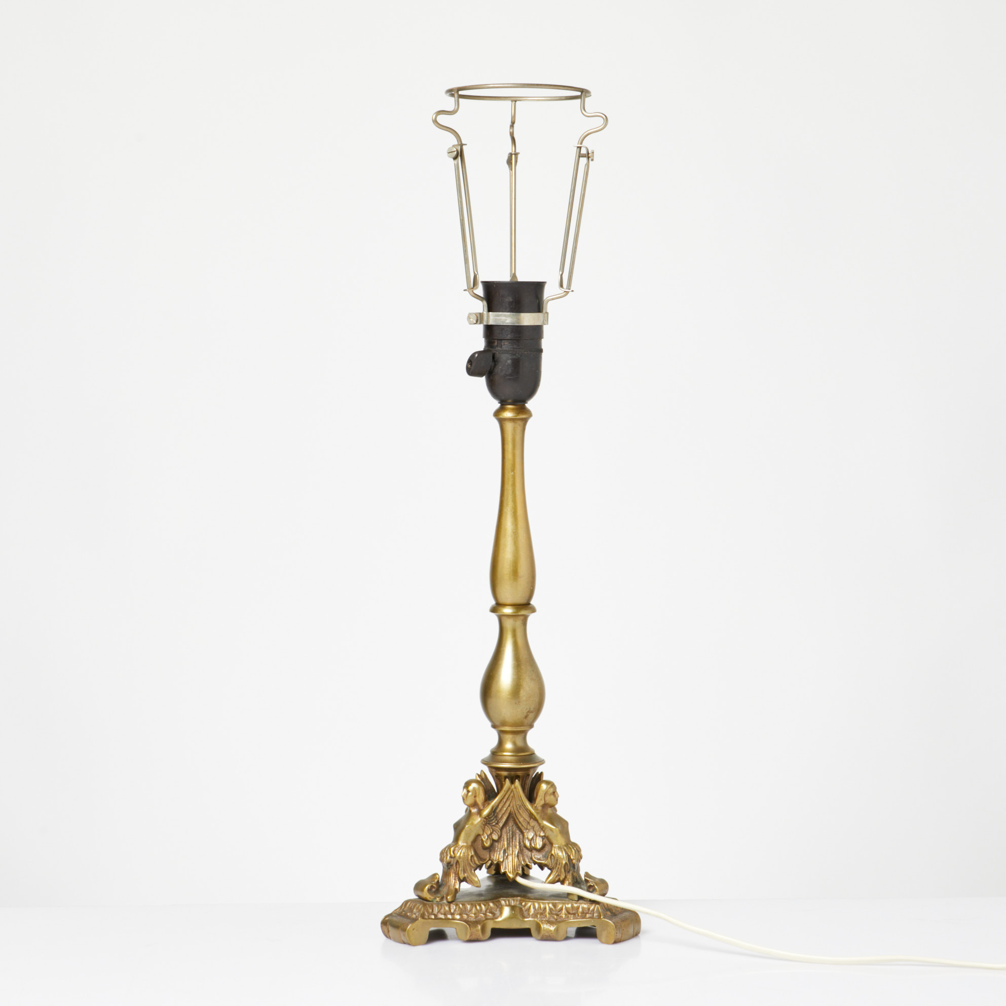 BORDSLAMPA, mässing, figural dekor, 1900-tal.