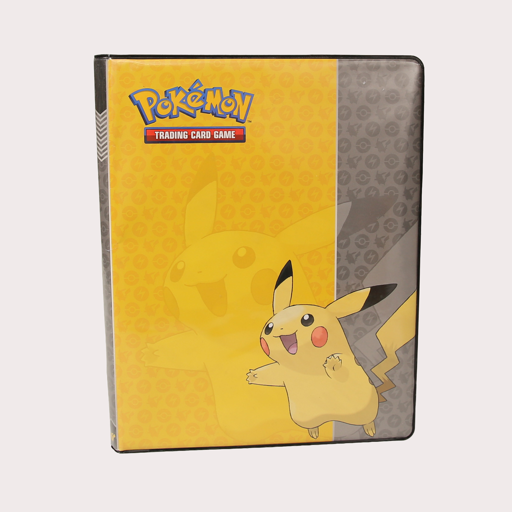 POKEMONKORT, alla är glittriga, i samlaralbum från The Pokemon Company, år 2014-2021.