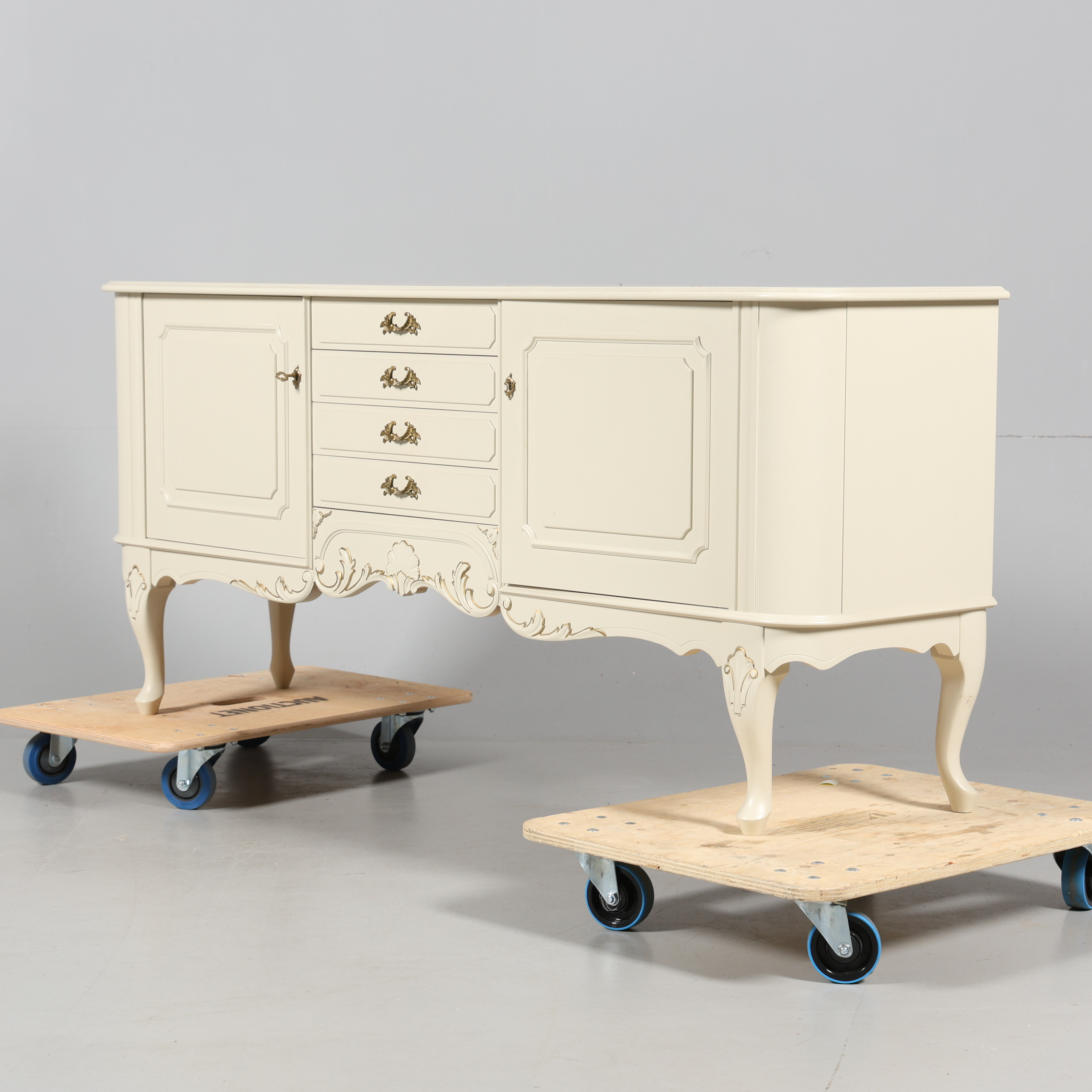 SIDEBOARD, Rokokostil, 1900-talets andra hälft.