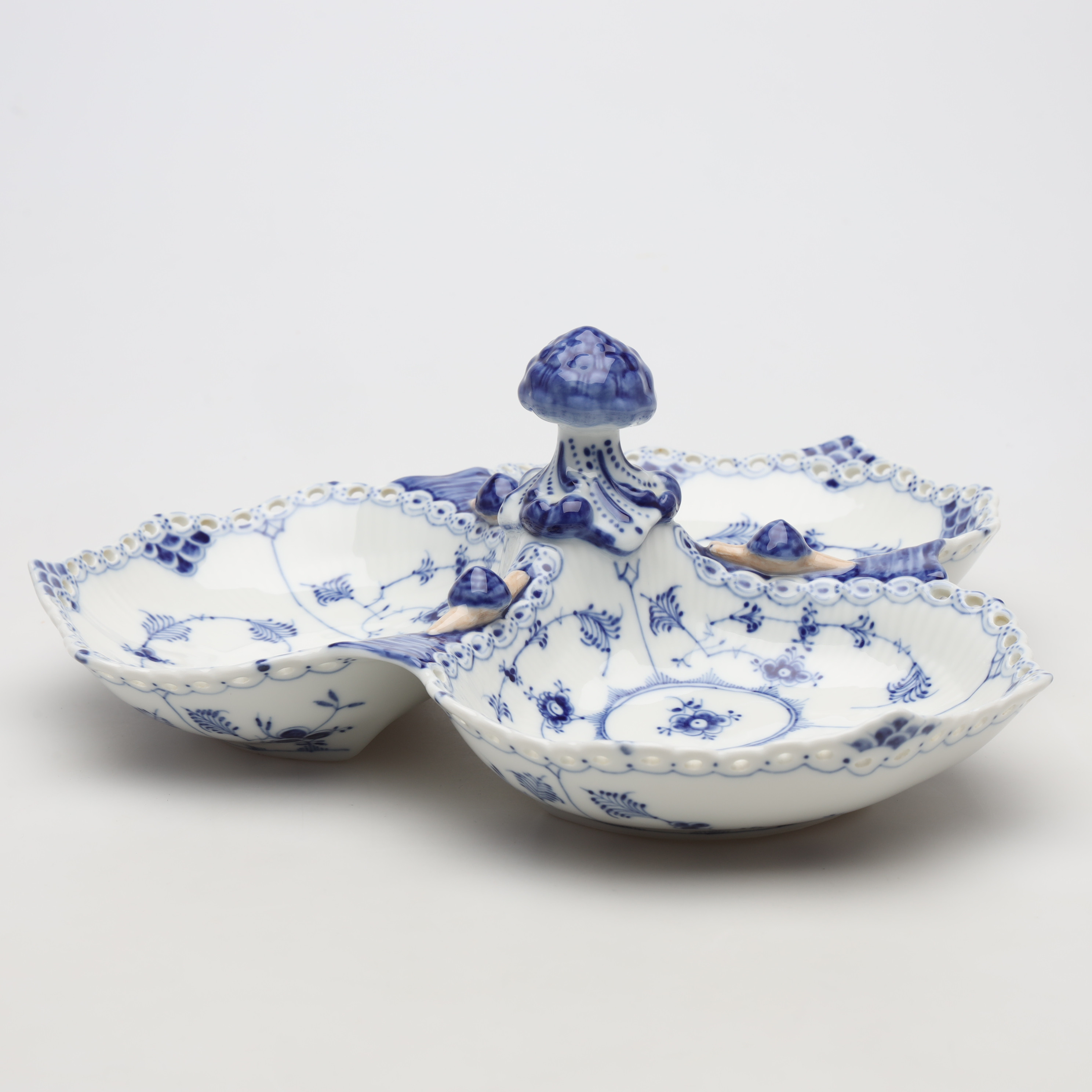 CABARETFAT, "Musselmalet", nr 1005, helblond, Royal Copenhagen, Danmark.