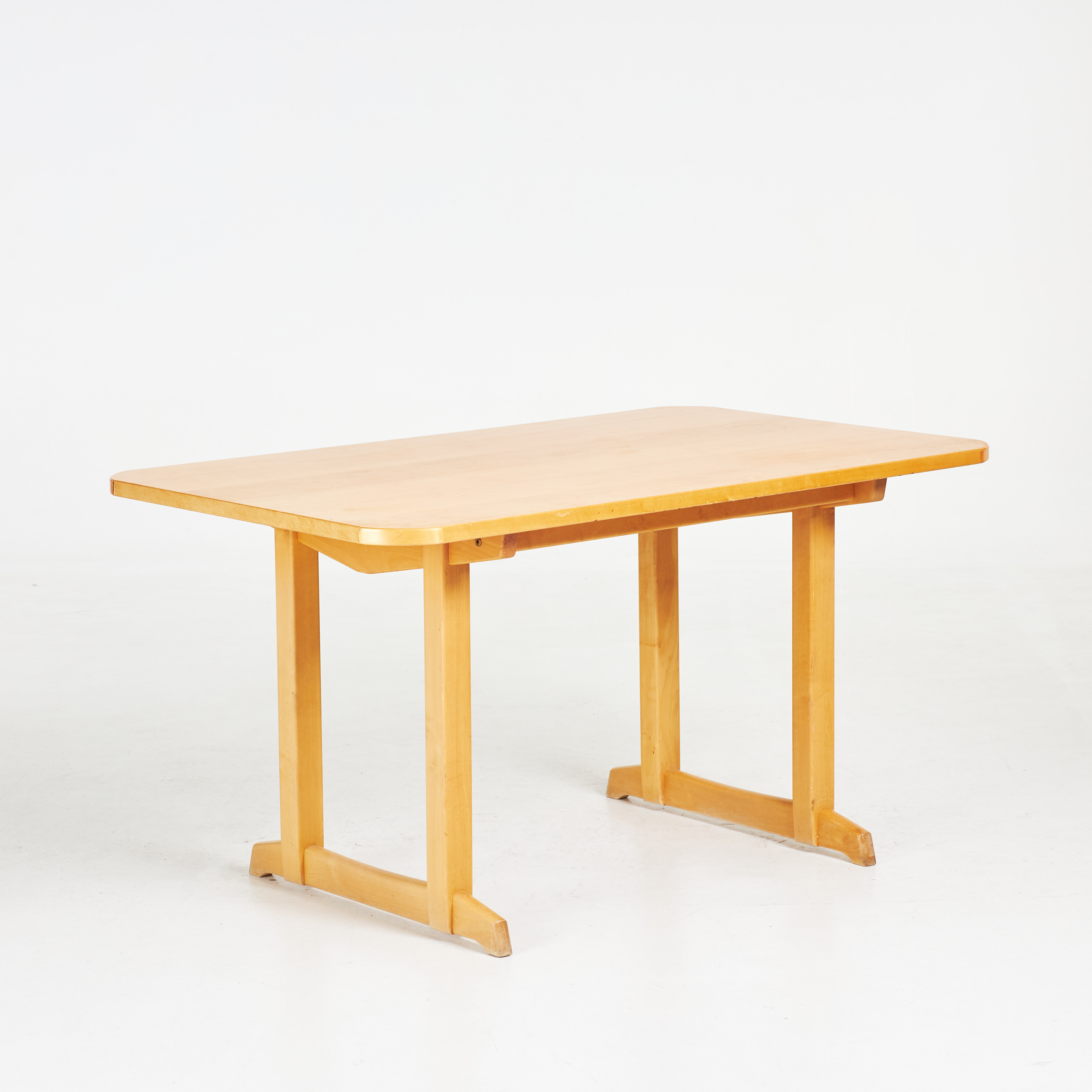 CARL MALMSTEN. Matbord, "Visingsö", björk, 1900-talets andra hälft.