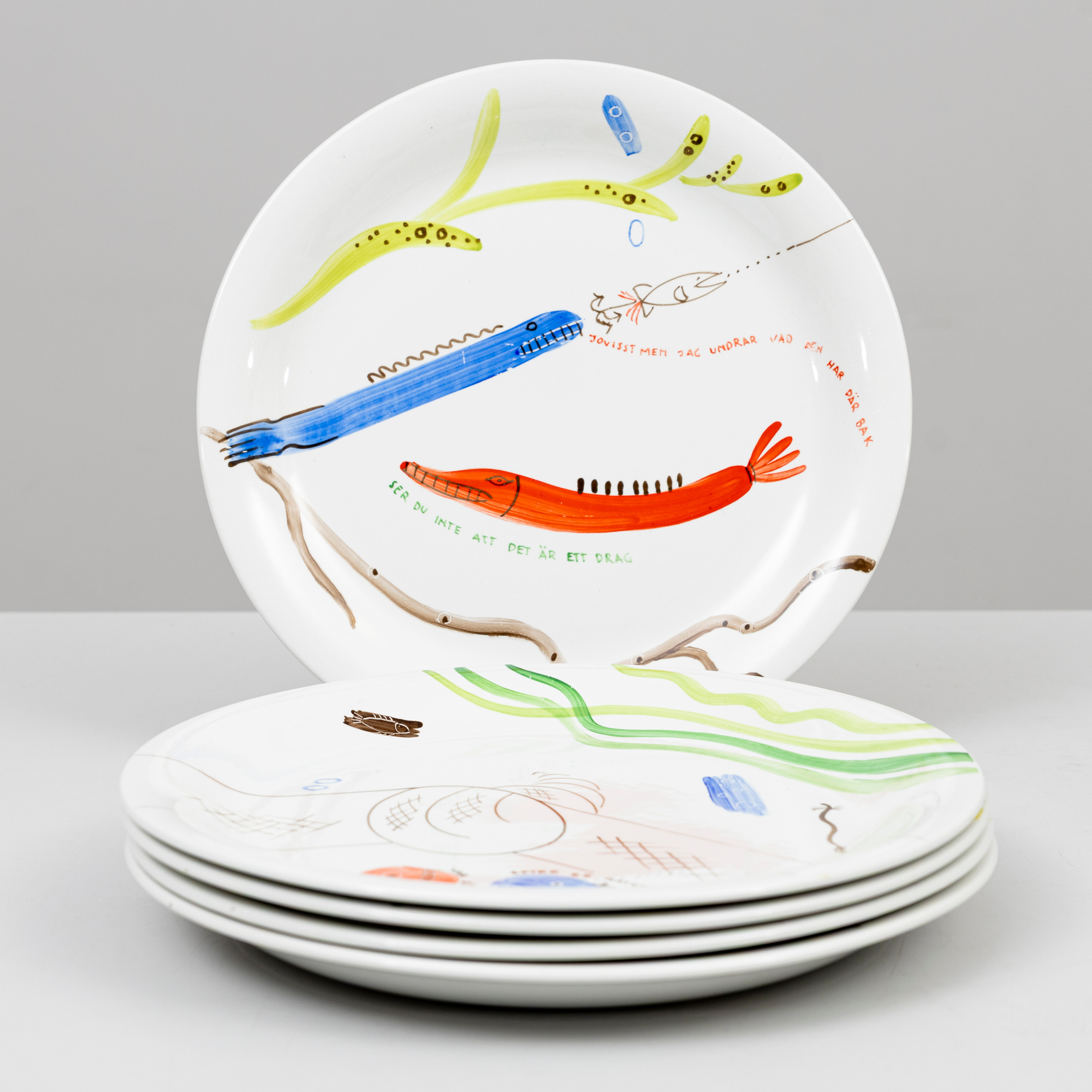 STIG LINDBERG. 5 st, tallrikar, "Löja", flintporslin, Gustavsberg.