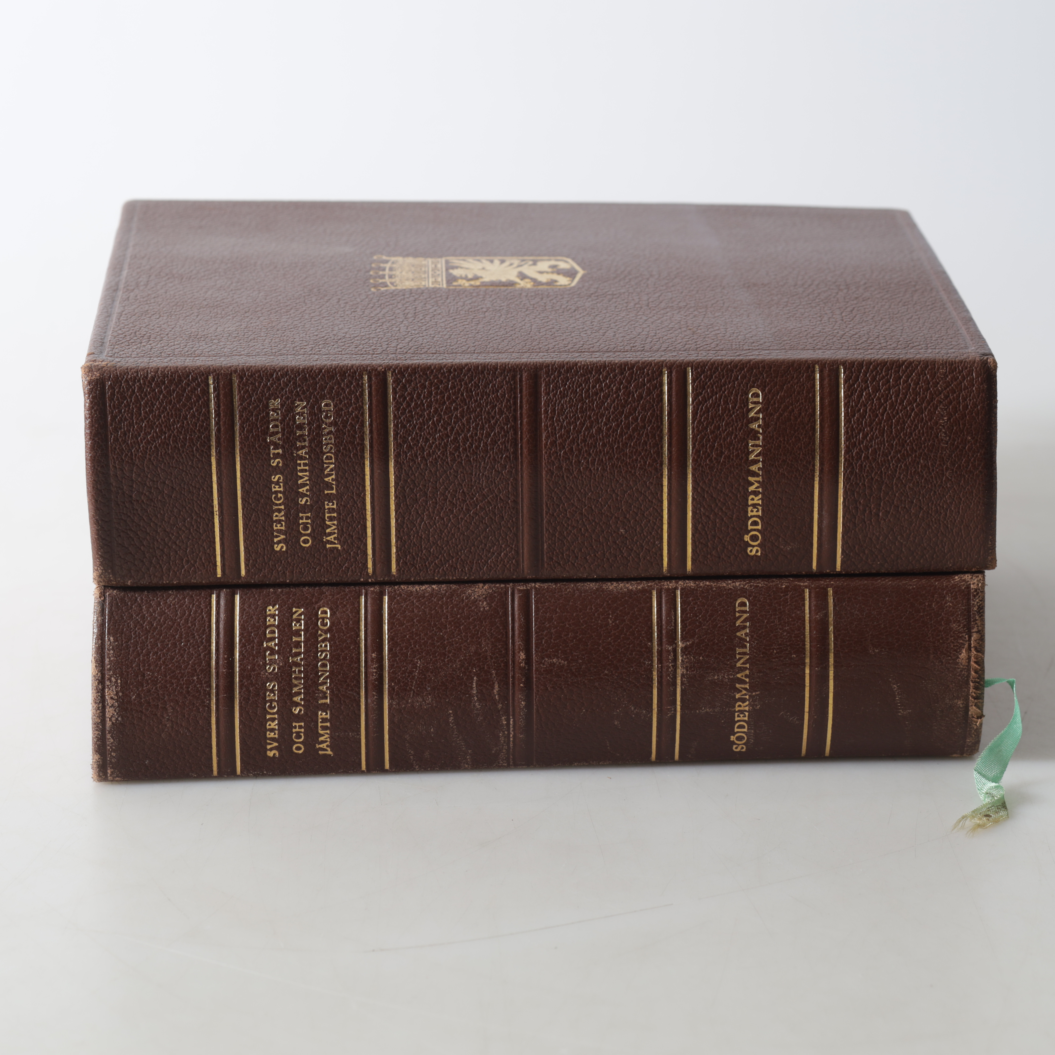 BÖCKER, 2 st, "Sveriges städer och samhällen jämt landsbygd", Södermanland, Göteborg 1947.