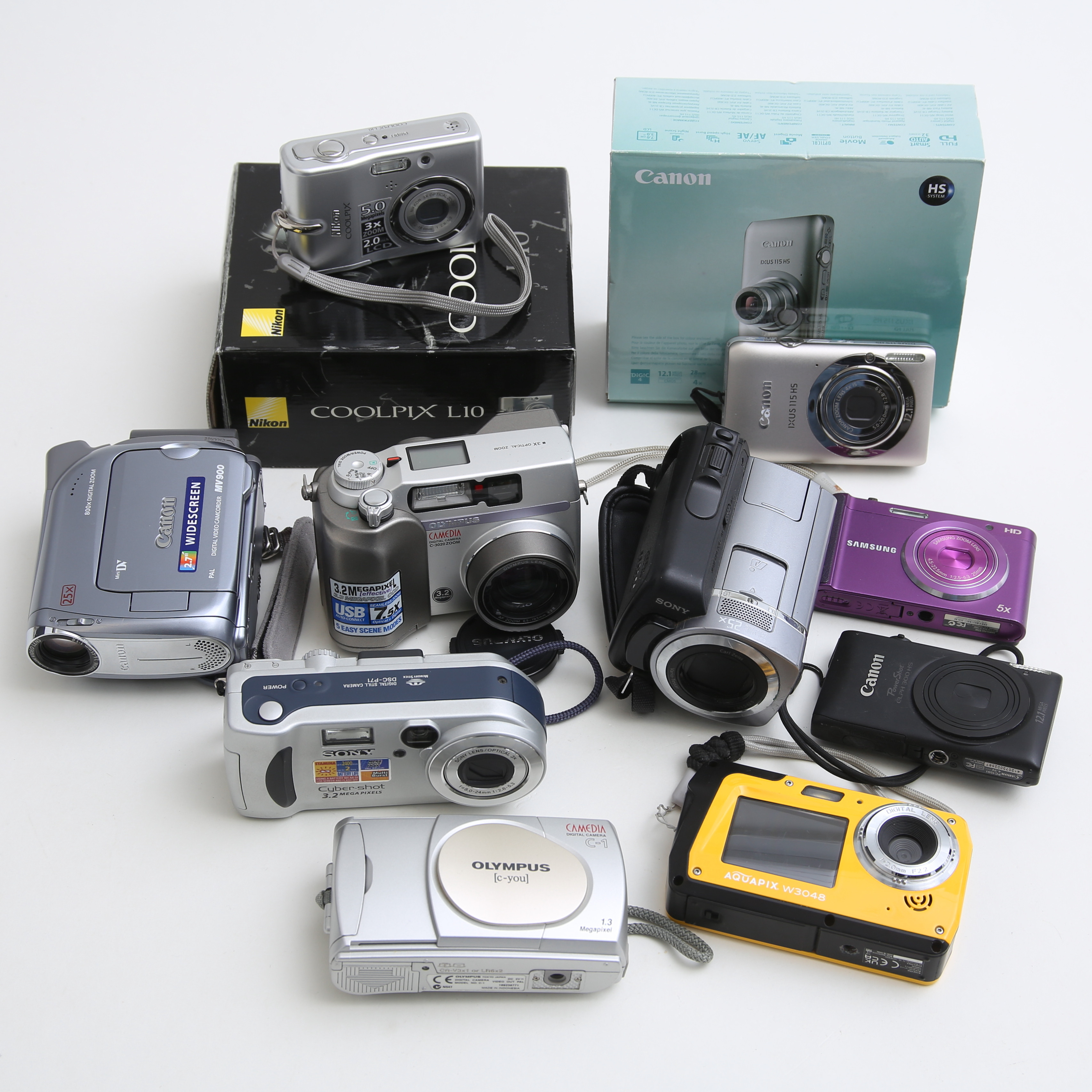 PARTI DIGITALKAMEROR, Bla Canon, Nikon, Samsung.