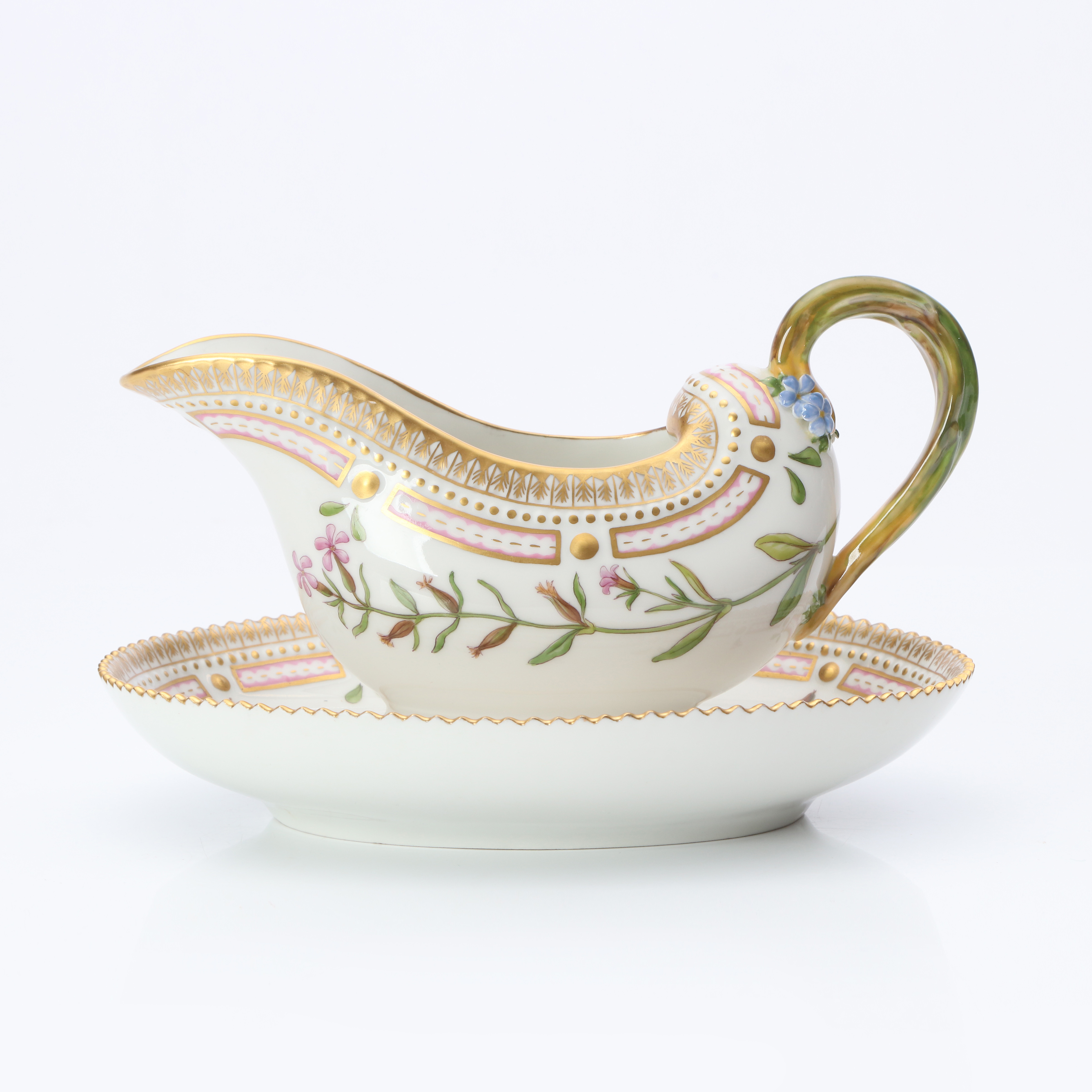FLORA DANICA, SÅSKANNA. Porslin med polykrom samt förgylld dekor. Royal Copenhagen, nr 20 3556.