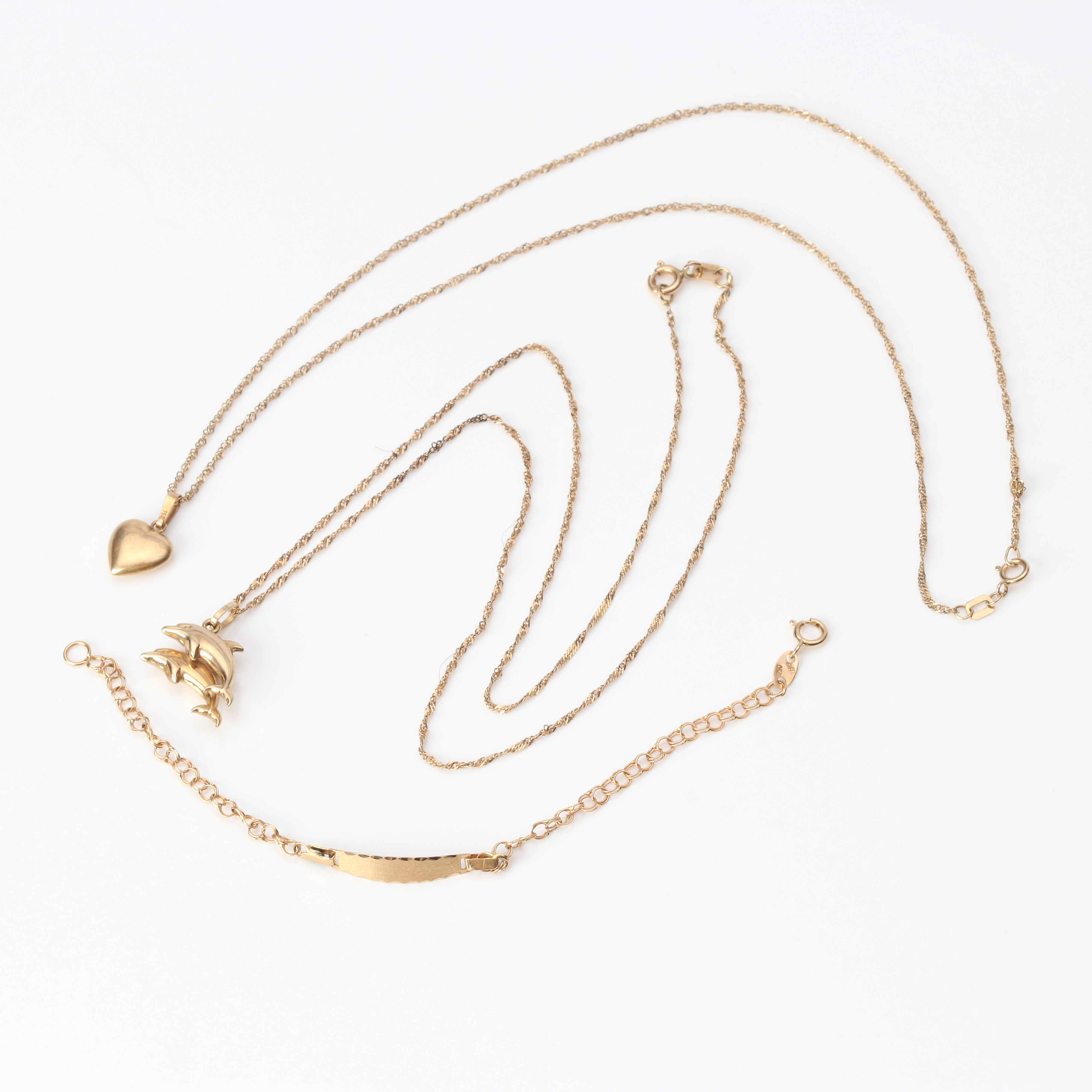 HALS- OCH ARMBAND, TRE ST. 18k guld, vikt ca 5,2 gram.