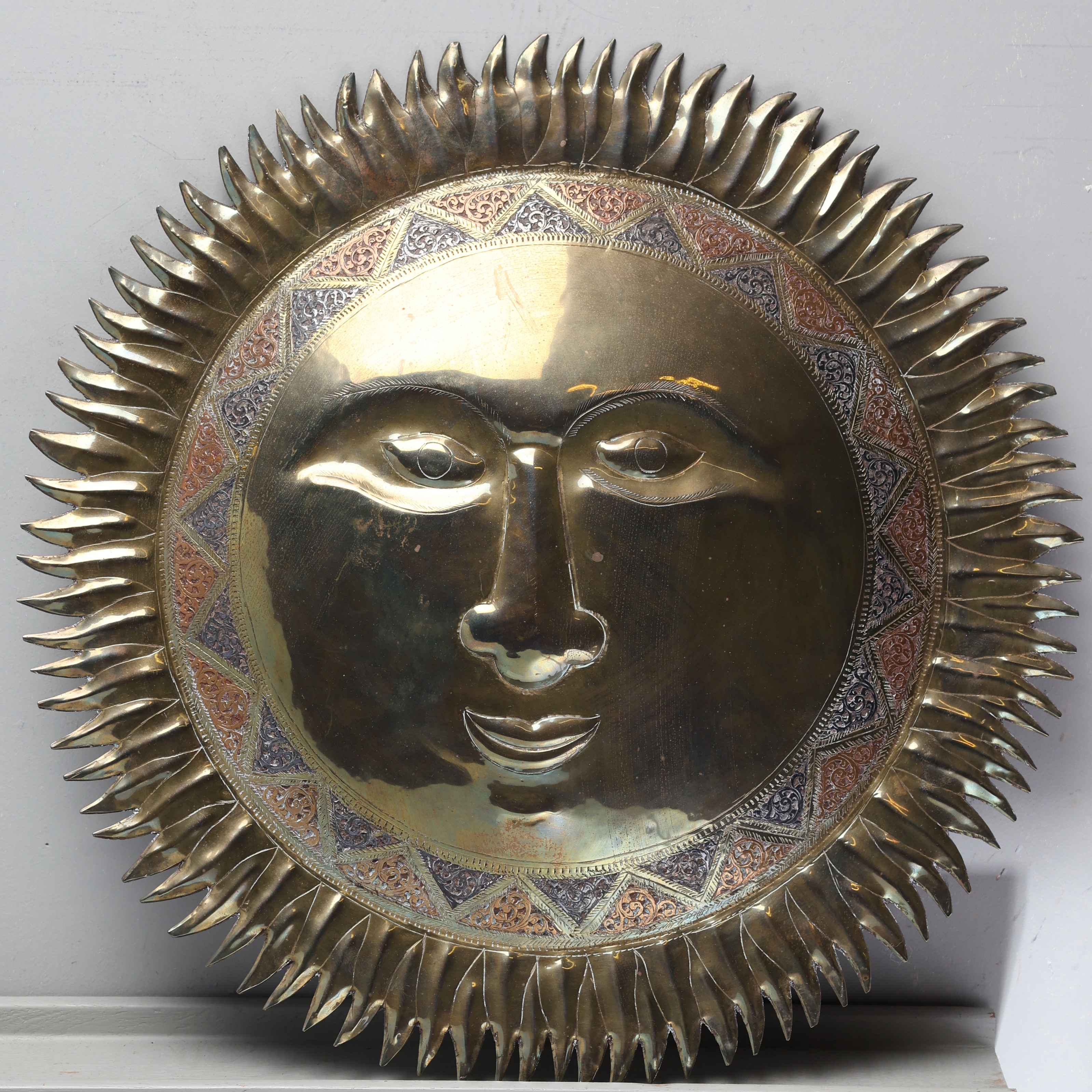 SOL, hamrad mässing, 1900-talets andra hälft.