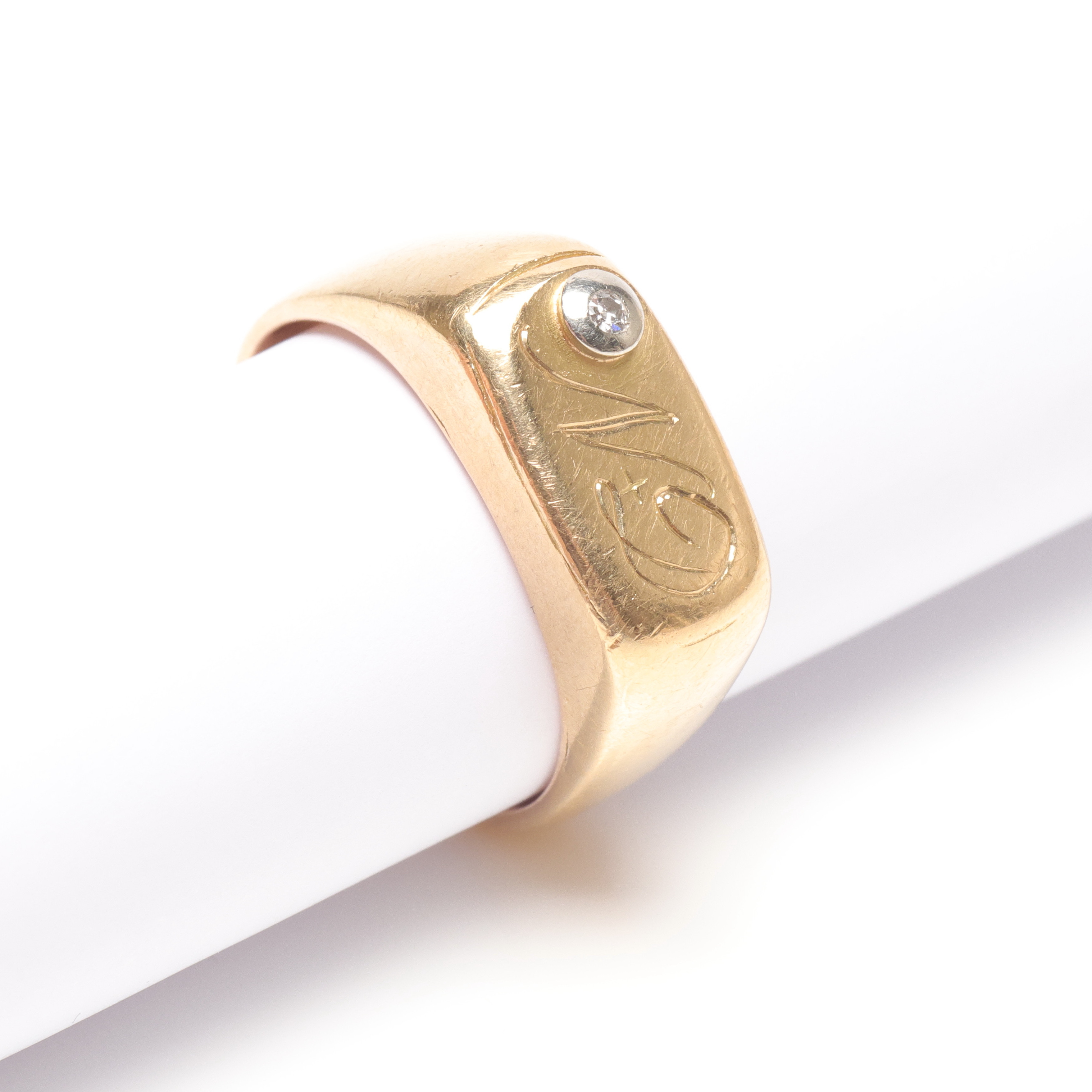 KLACKRING med diamant, 18k guld, vikt ca 8,1 g.