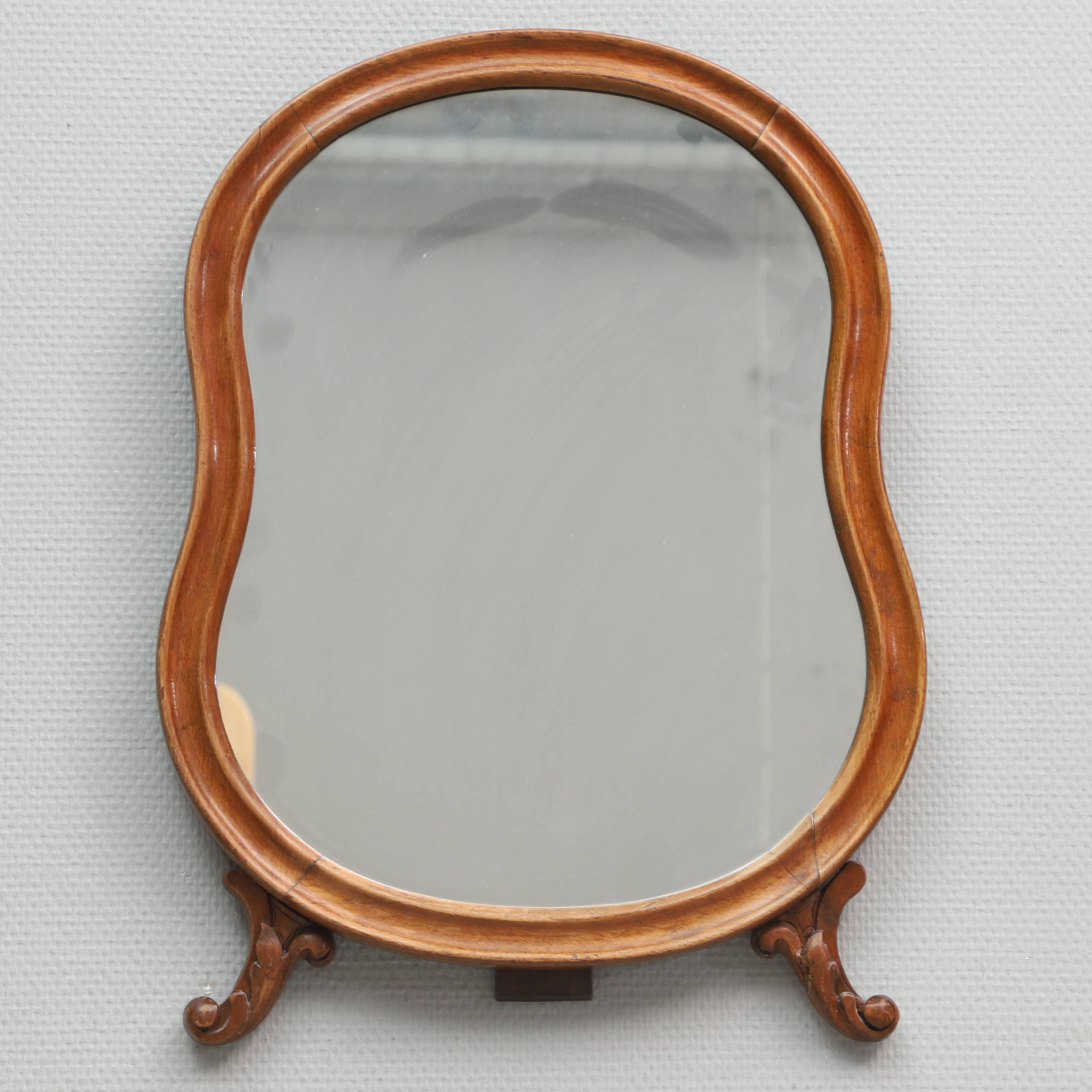 SPEGEL, på ben, trä, 1900-talets första hälft.