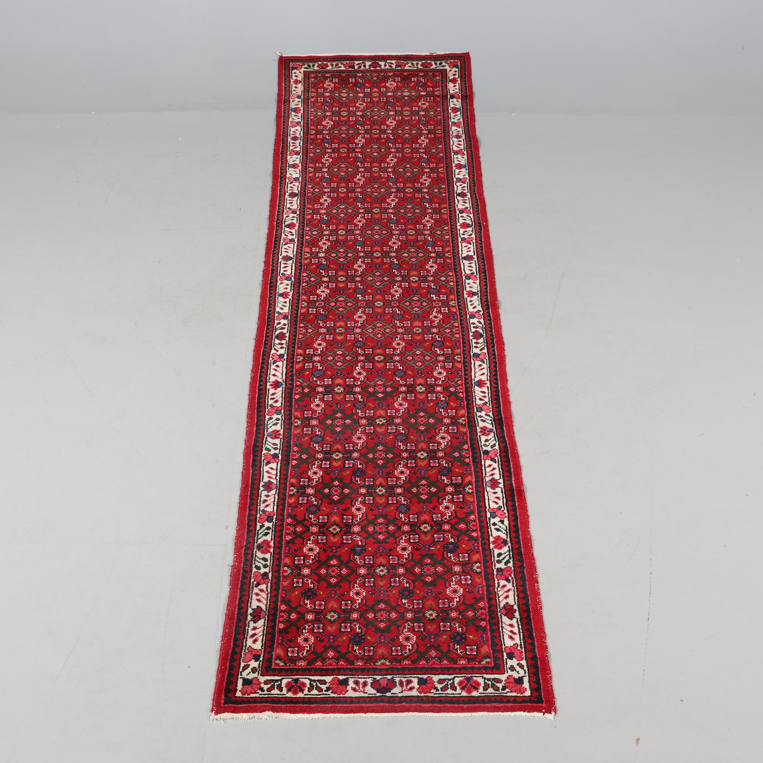 GALLERIMATTA, Handknuten, 291 x 82 cm.