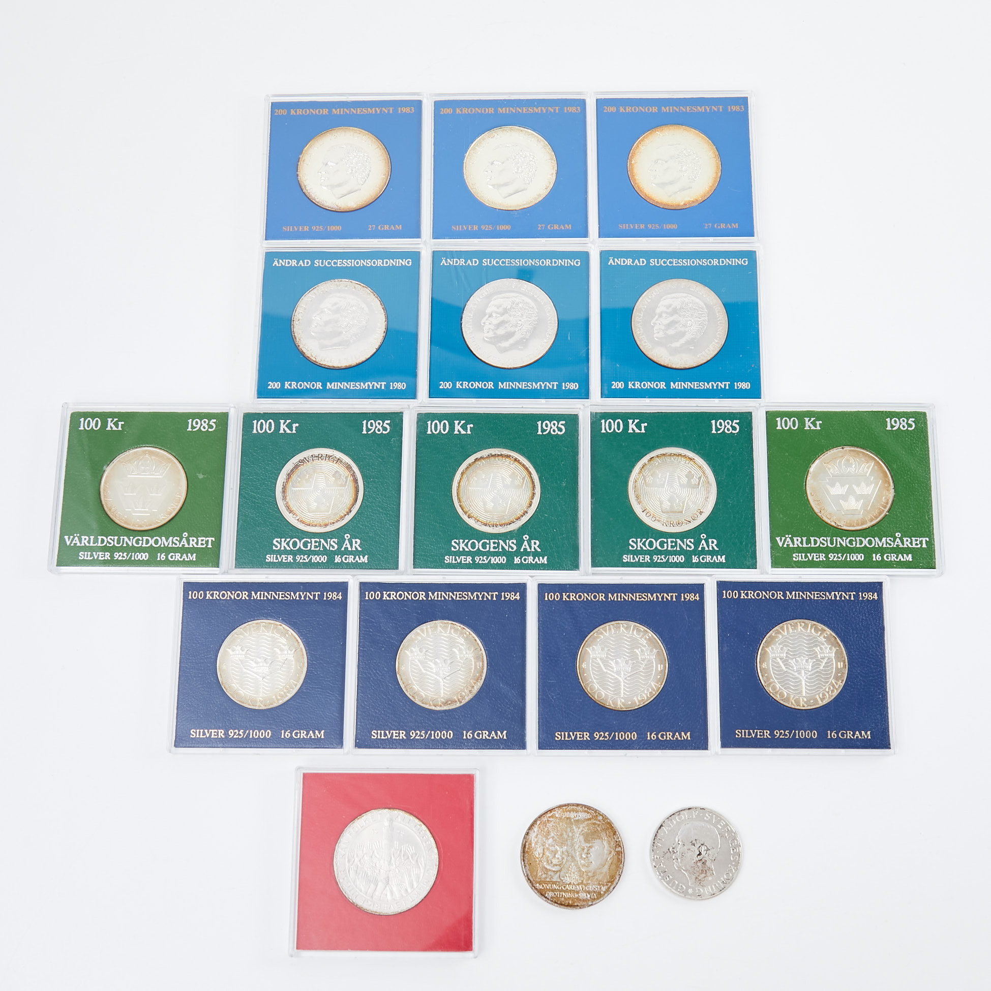 SVENSKA MINNESMYNT. 18 st, bestående av 17 st i 925/1000 silver samt 1 st i 835/1000. All offentlig makt i sverige utgår från folket.