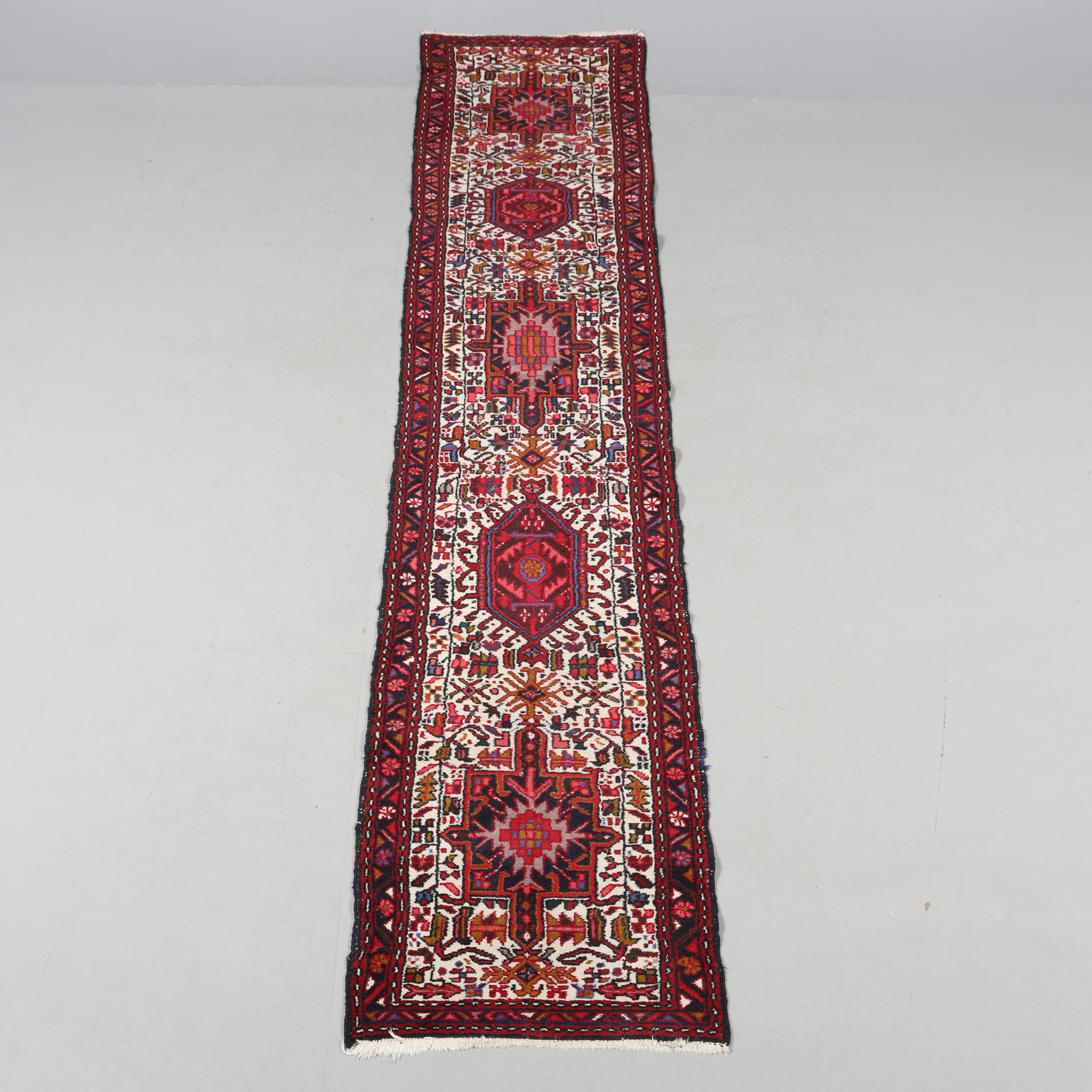 GALLERIMATTA, Handknuten, Garadje, 315 x 64 cm.