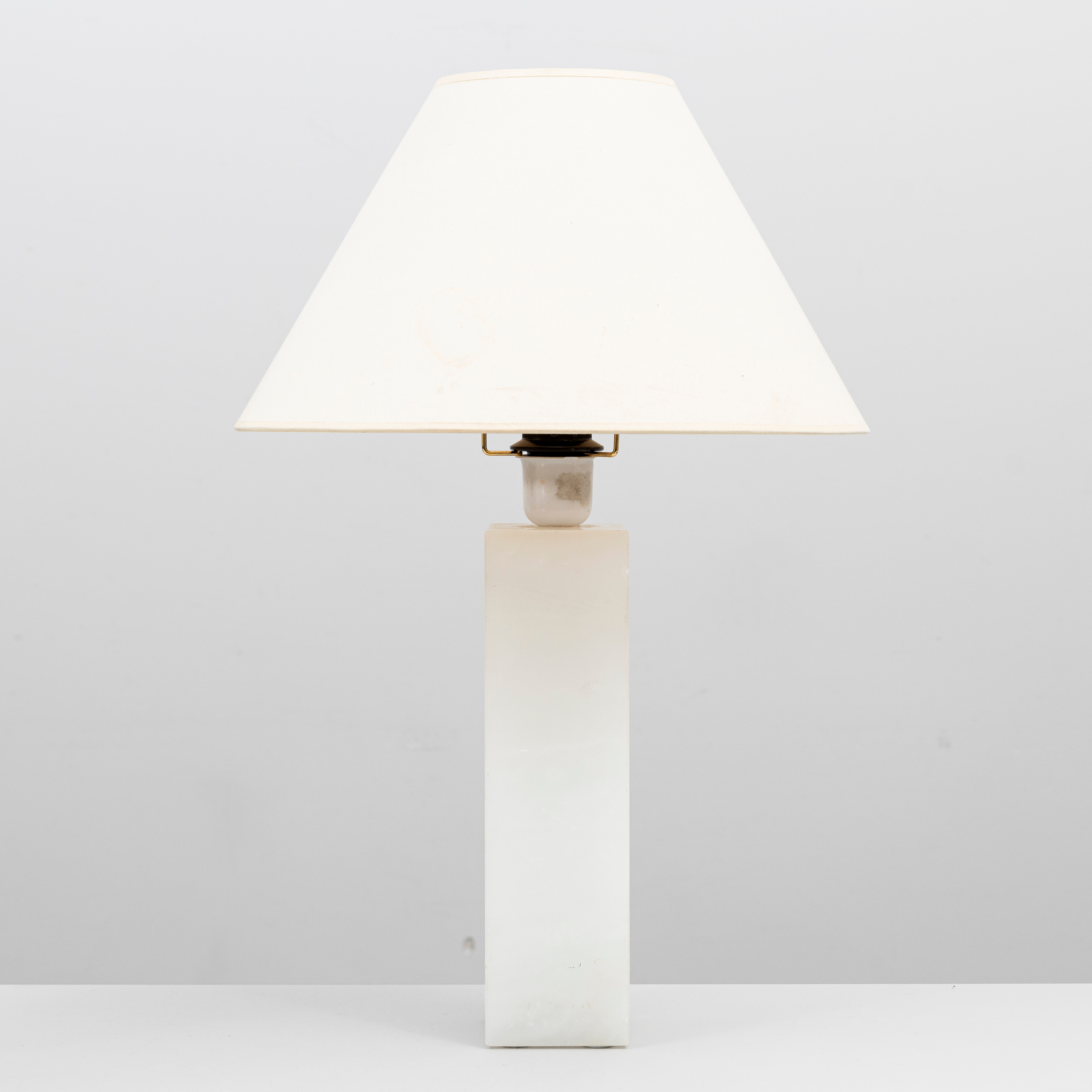 BORDSLAMPA, alabaster, märkt NK Inredningar, 1960/70-tal.