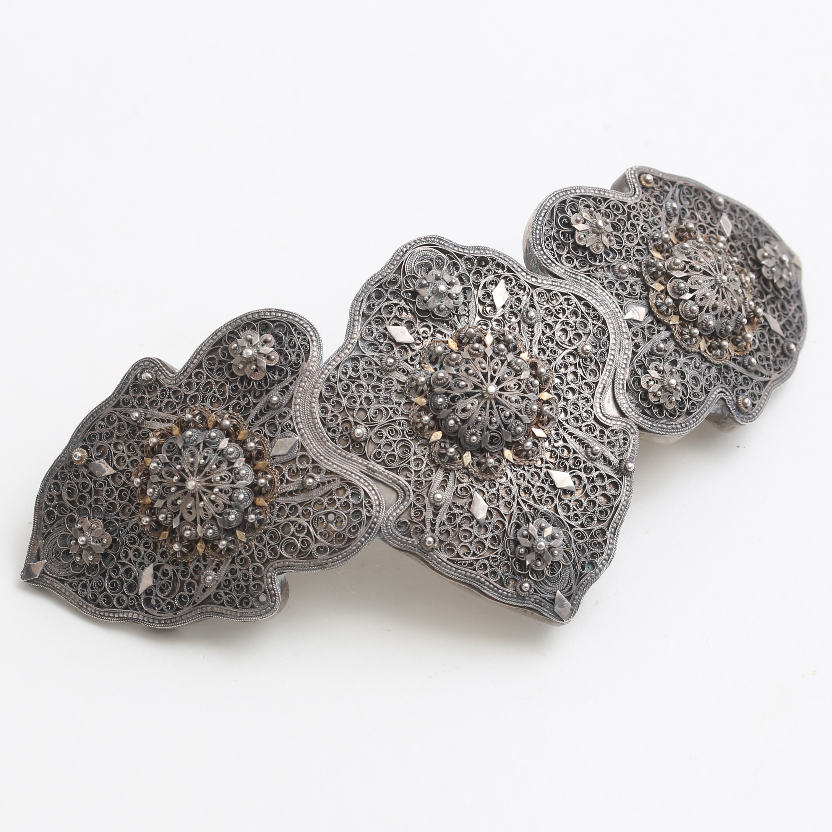 FILIGRANSPÄNNE, delvis förgyllt silver.