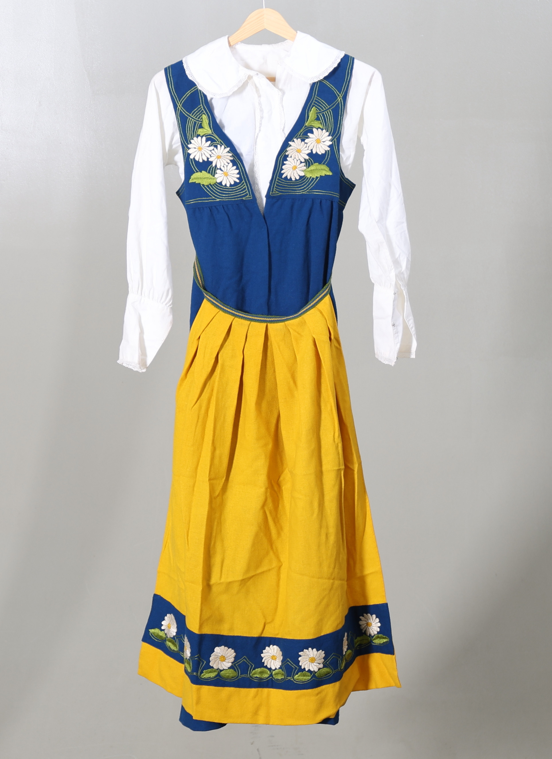 FOLKDRÄKT, "Sverigedräkten", 1900-/2000-tal.