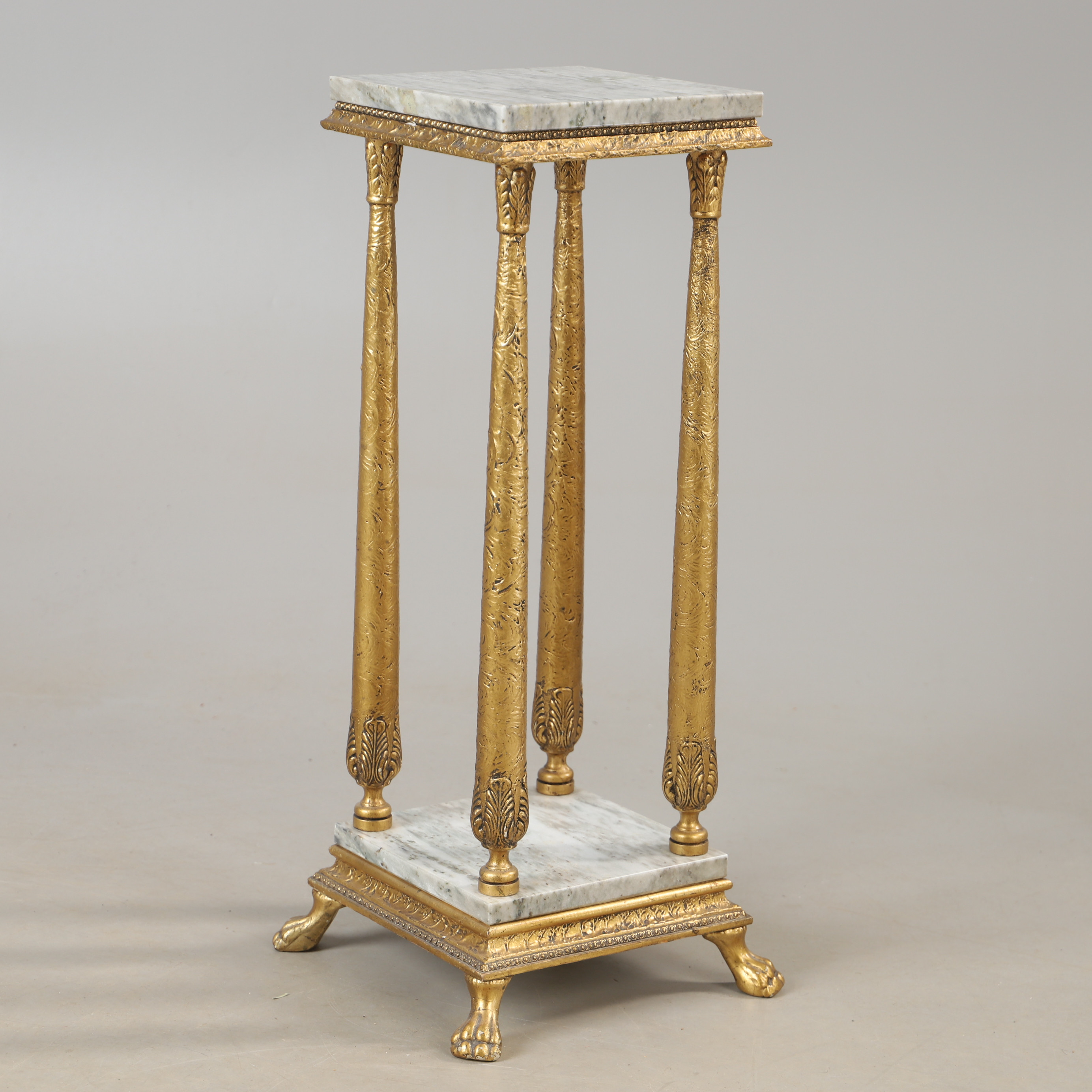 PIEDESTAL, förgylld med stenskiva, 1900-talets andra hälft.