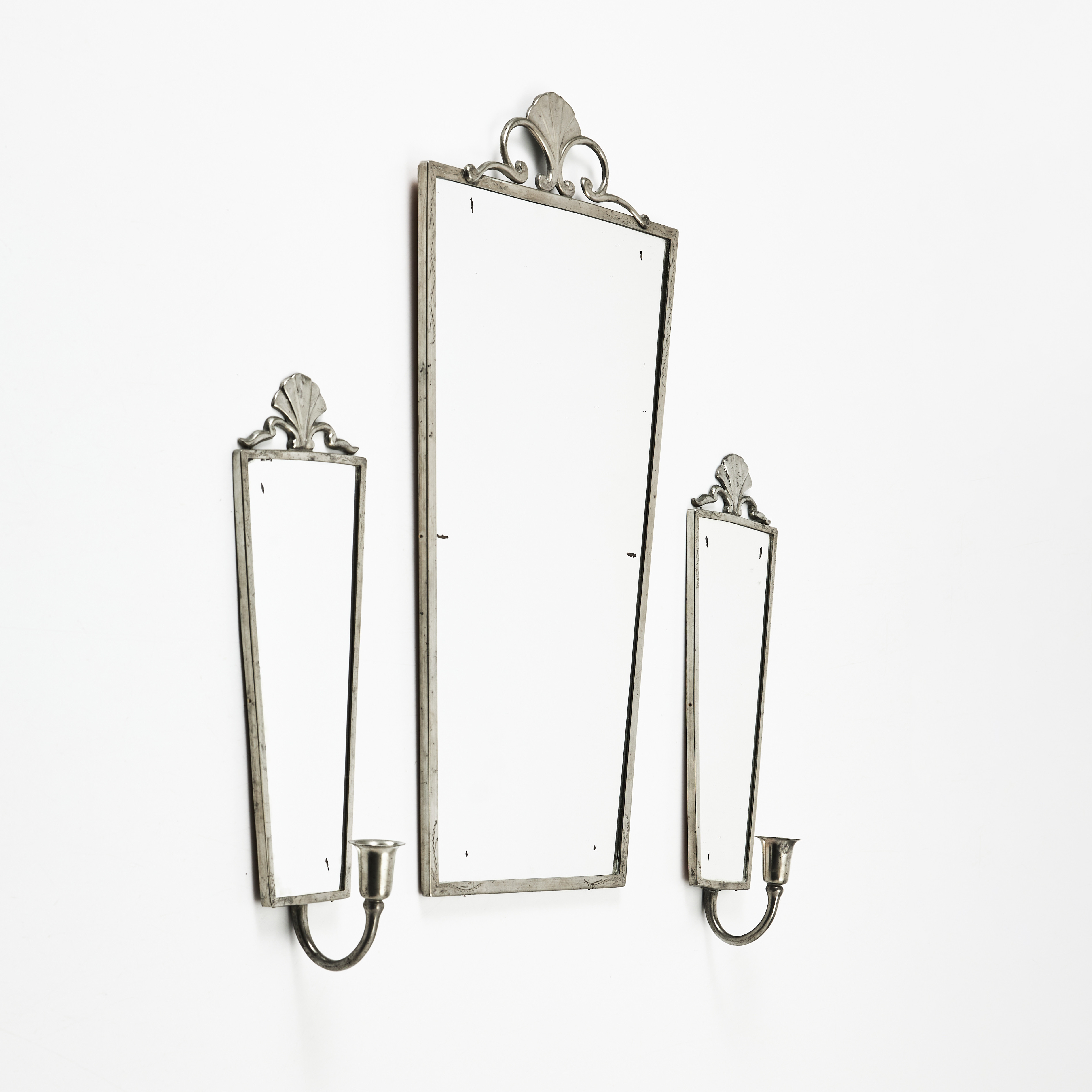 SPEGEL och SPEGELLAMPETTER, 1 par , Sverige 1940-tal, med ramar av tenn.