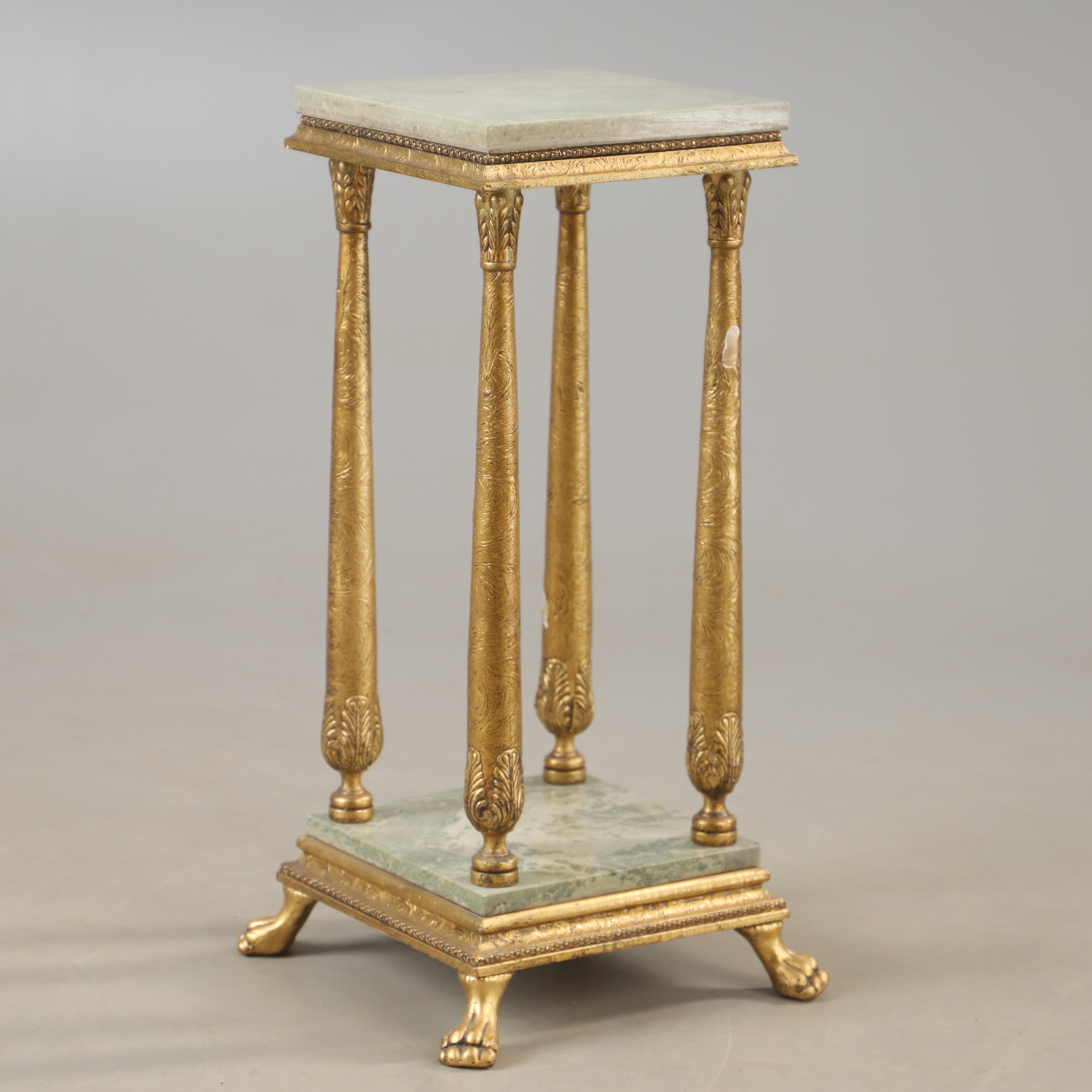 PIEDESTAL, förgylld med stenskiva, 1900-talets andra hälft.