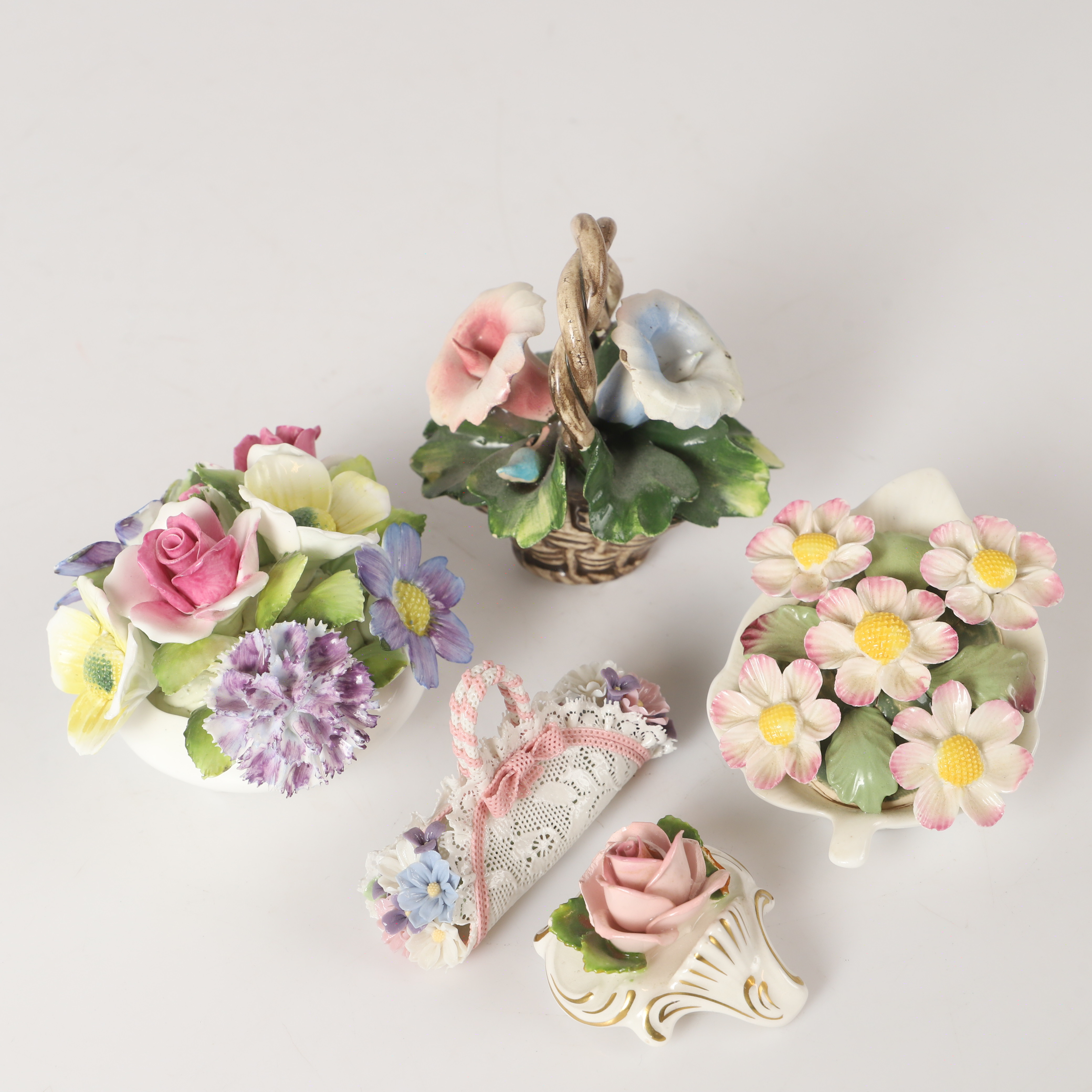 FIGURINER, 5 stycken, blommor, bl. a Royal Adderley och Lladro.