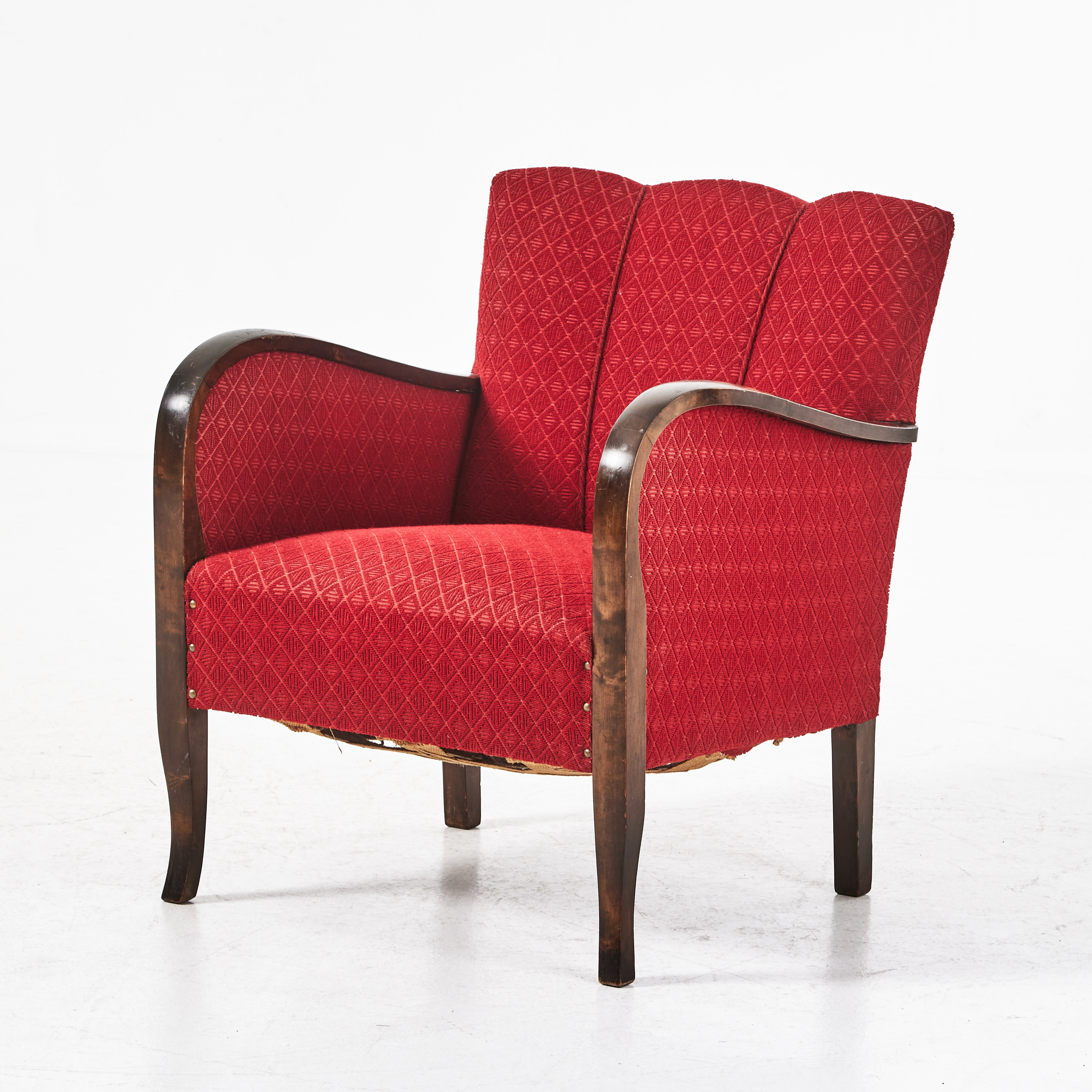 FÅTÖLJ, Sverige, 1940-tal, ben och armstöd av björk, stoppad rygg och sits med textilklädsel.