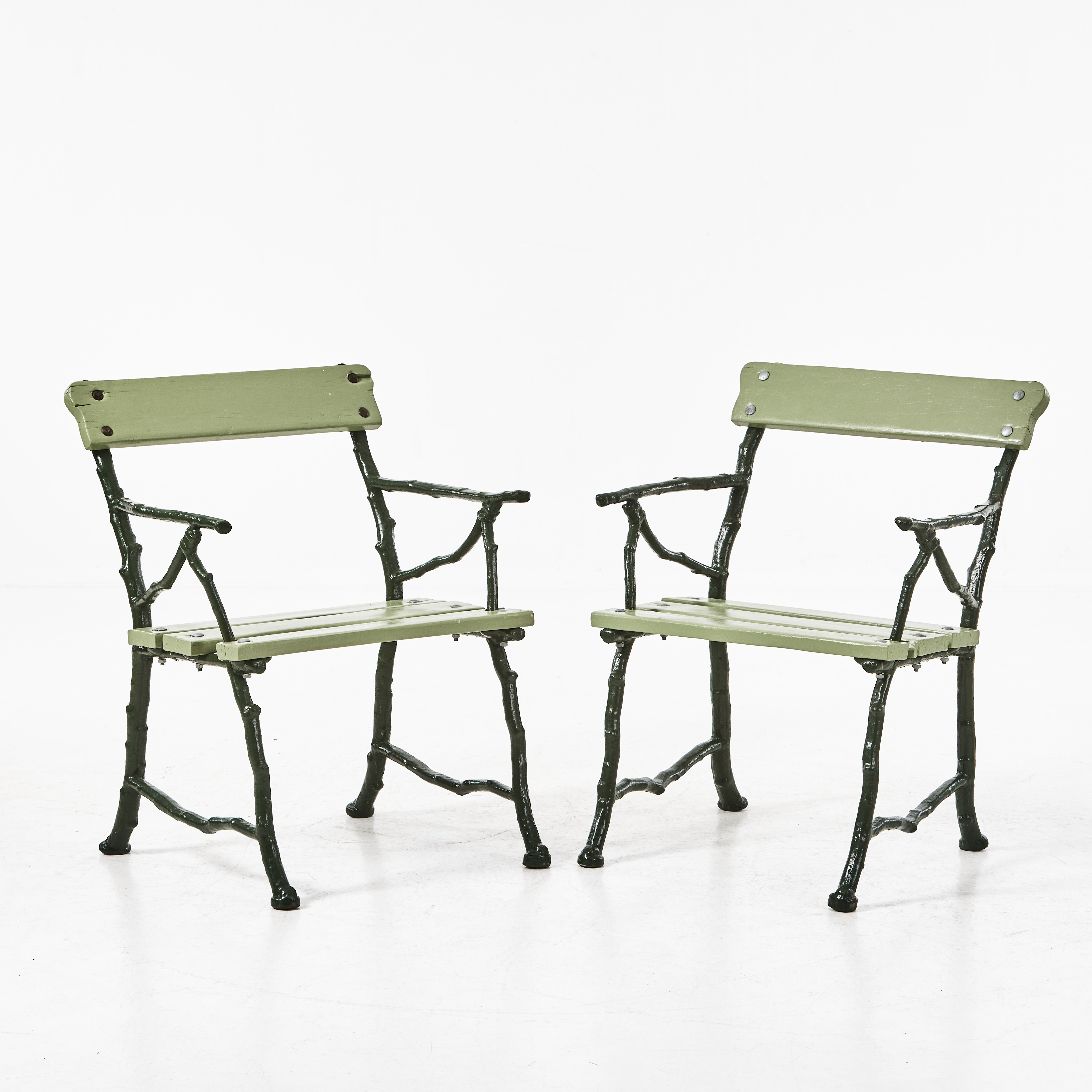 TRÄDGÅRDSSTOLAR, 2 st., gjutjärn, omkring 1900, sannolikt Bolinders.