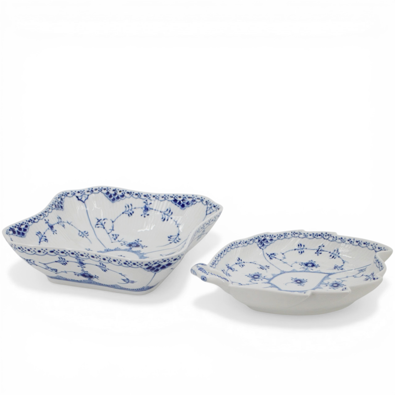 SERVISDELAR, 2 st, "Musselmalet", Royal Copenhagen, Danmark.