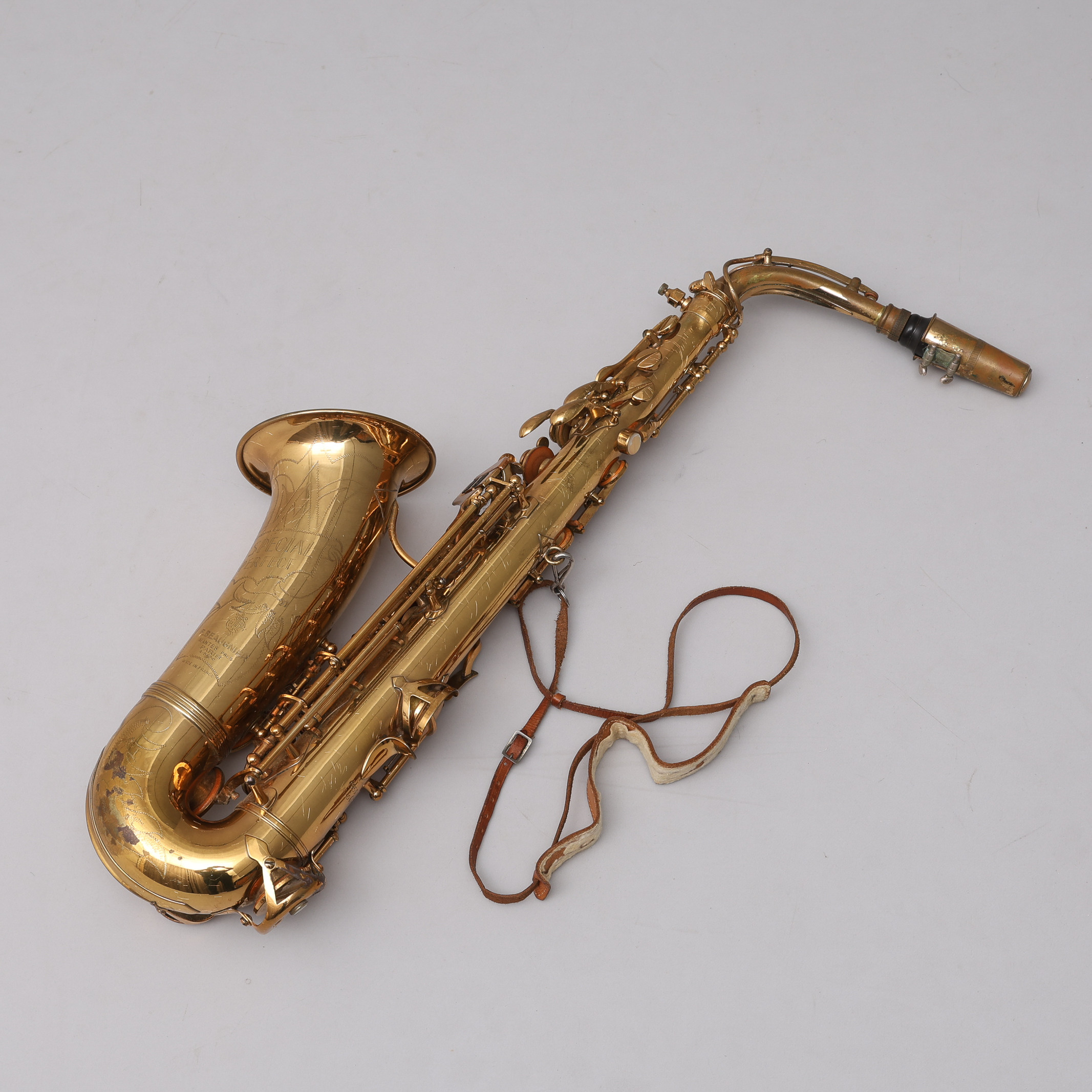 ALTSAXOFON, F. BAUGNIER, "SPECIAL PERFECT" MED ETUI.