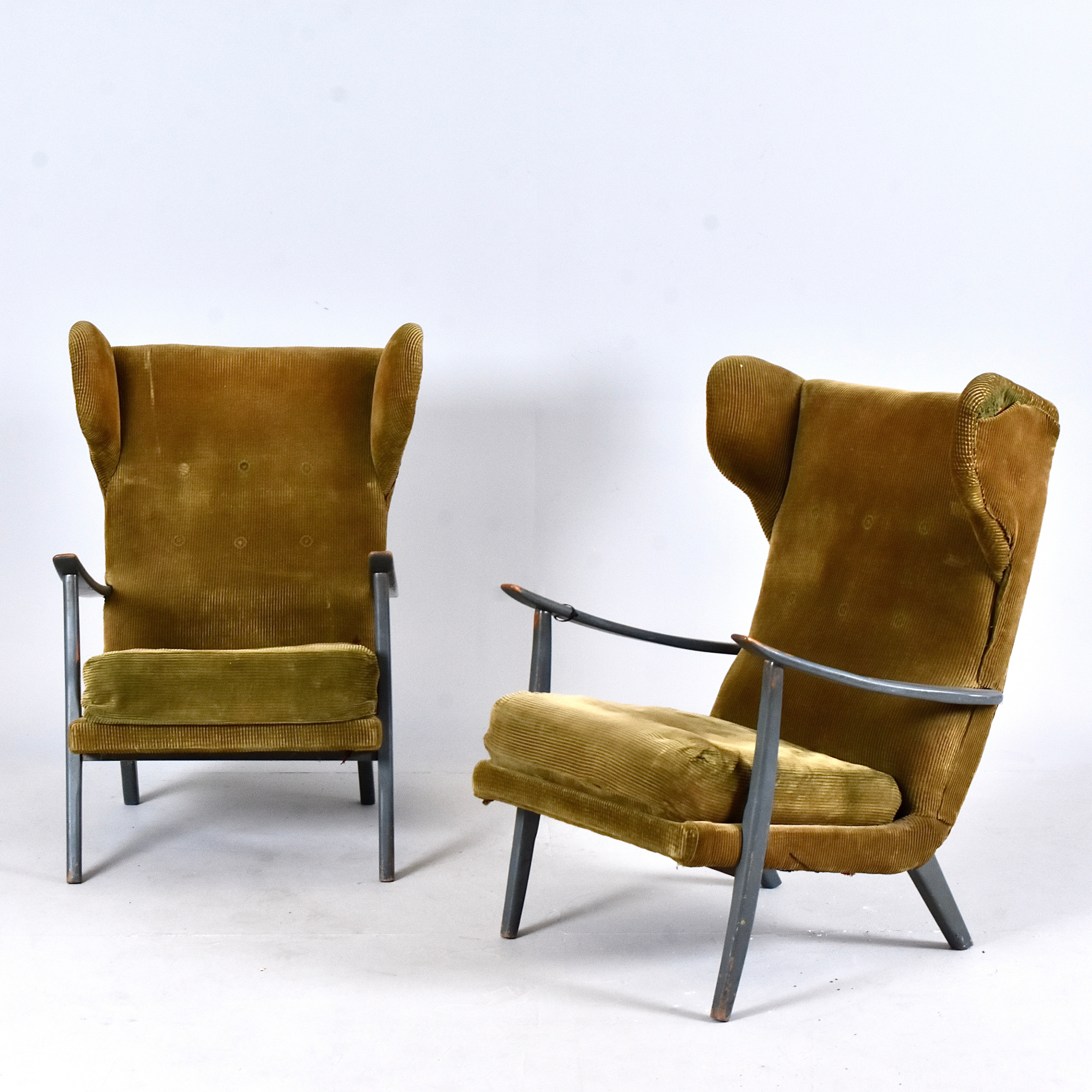 ÖRONLAPPSFÅTÖLJER, ett par, 1900-talets mitt.